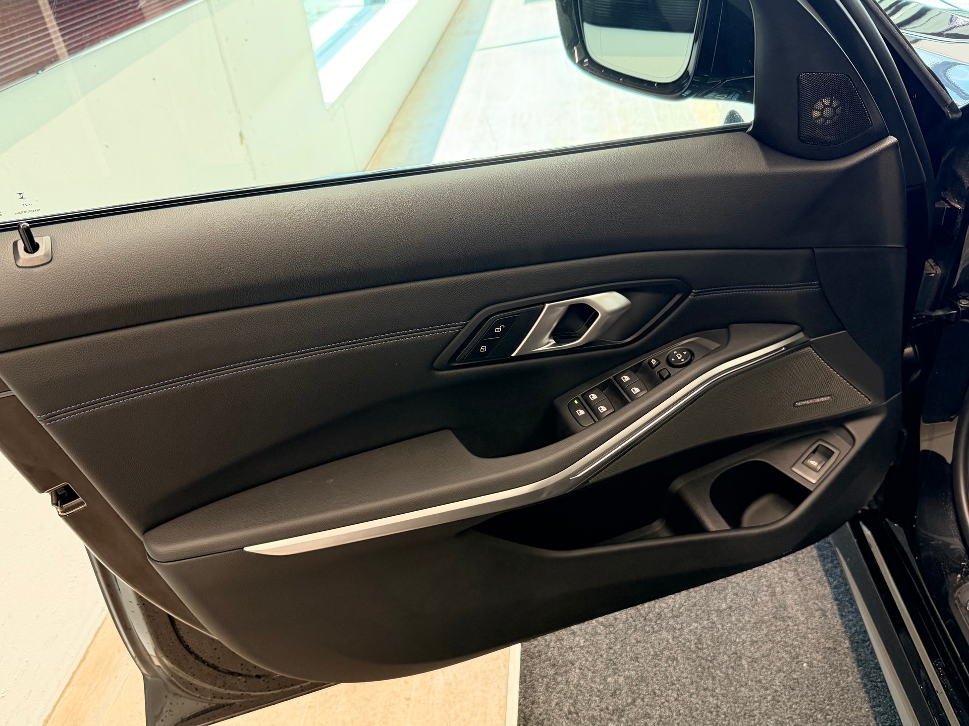 BMW 330i Touring xDrive Steptronic M Sport Pro-image-11
