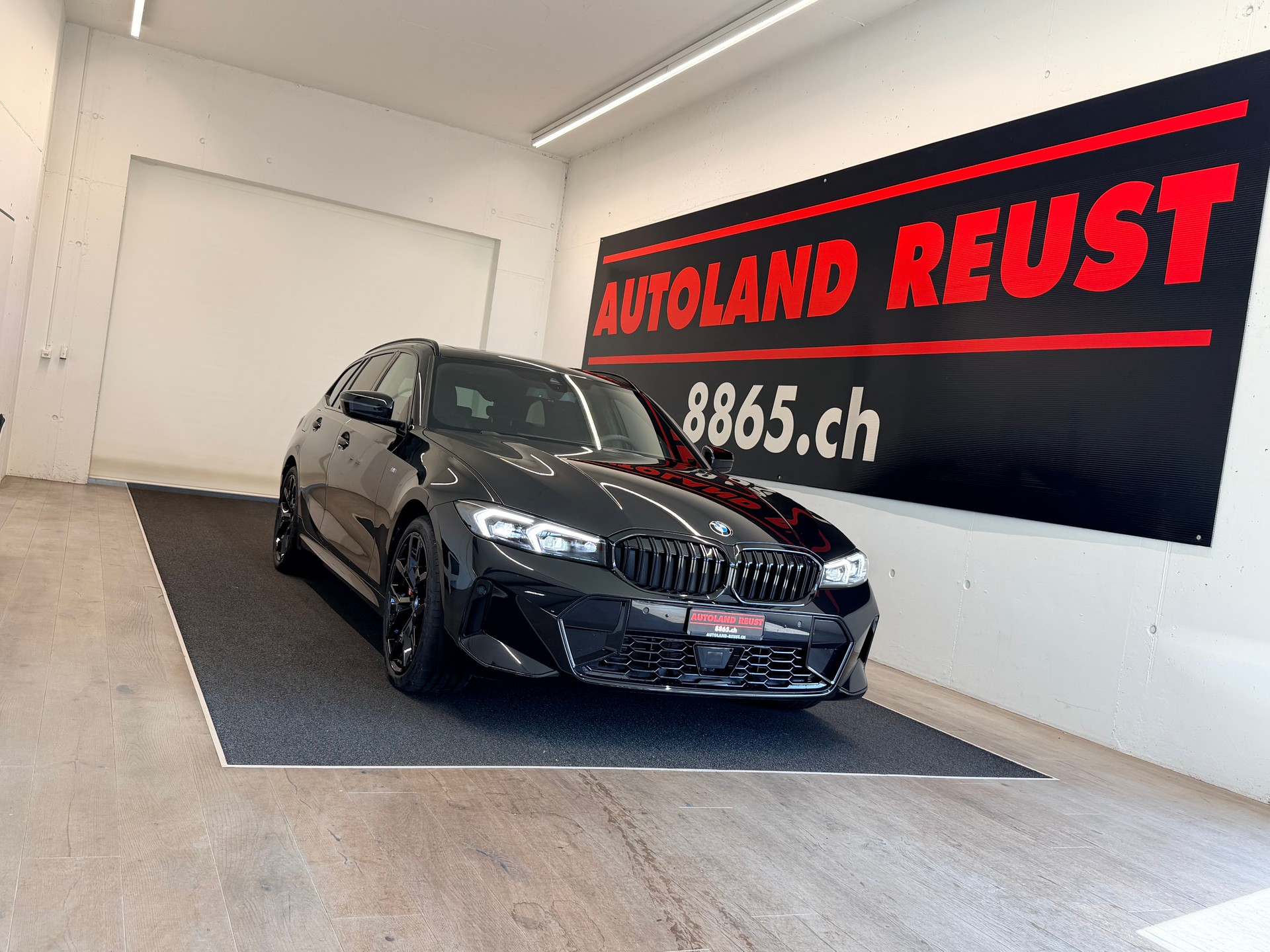 BMW 330i Touring xDrive Steptronic M Sport Pro-image-0