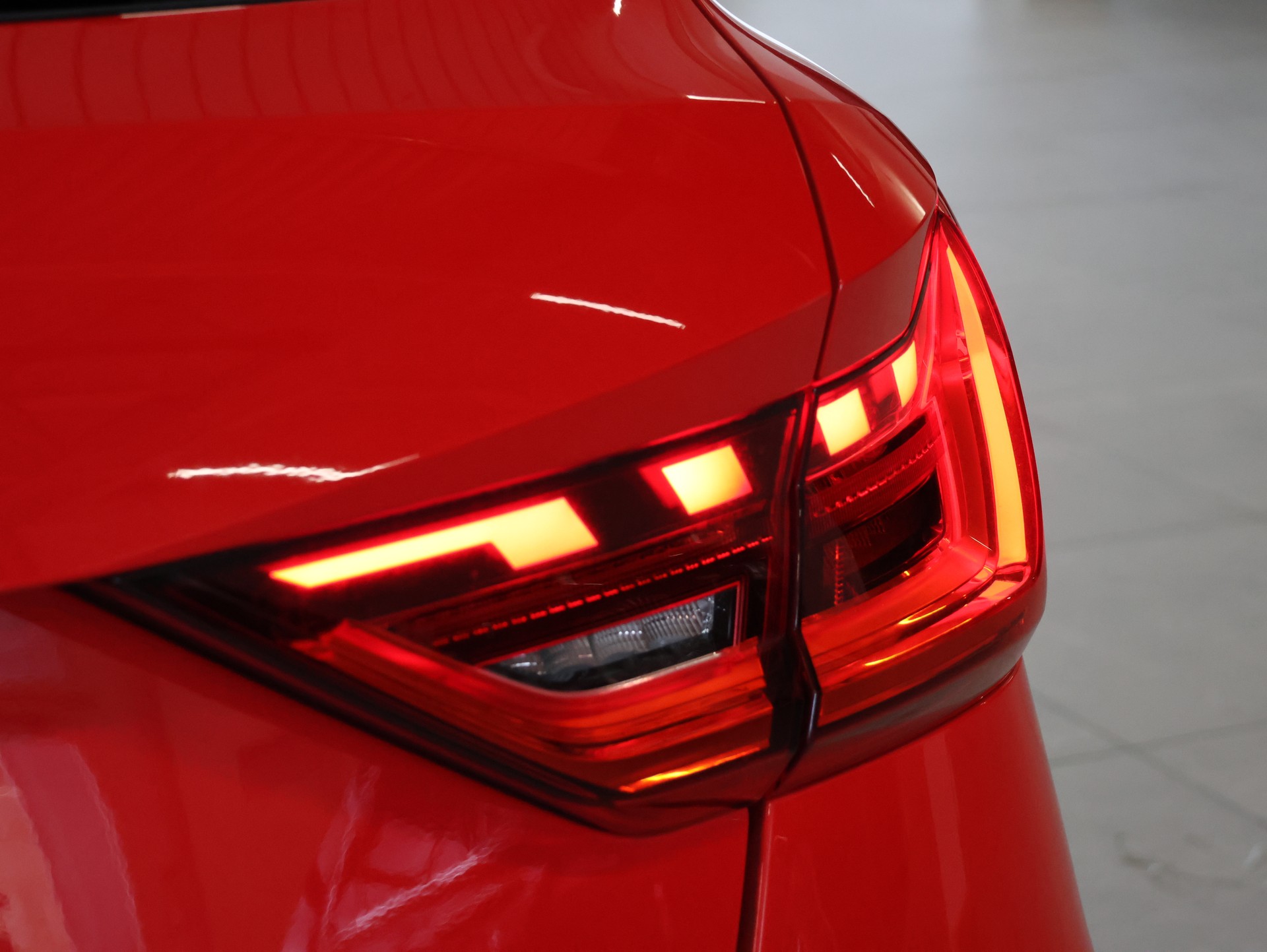 AUDI A1 Sportback 30 TFSI advanced S-tronic *Rückfahrkamera* *S-Line* *Klima*-image-11