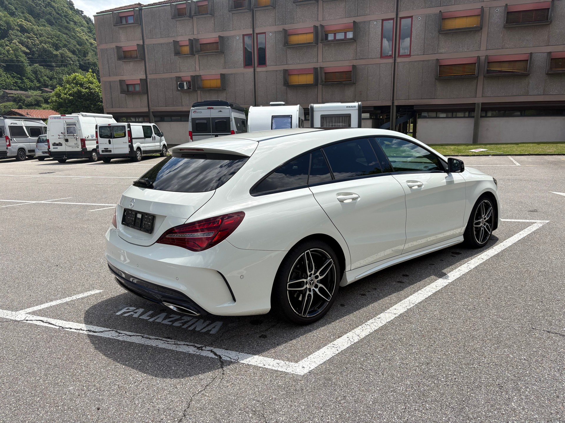 MERCEDES-BENZ CLA Shooting Brake 200 CDI AMG Line 4Matic 7G-DCT-image-3