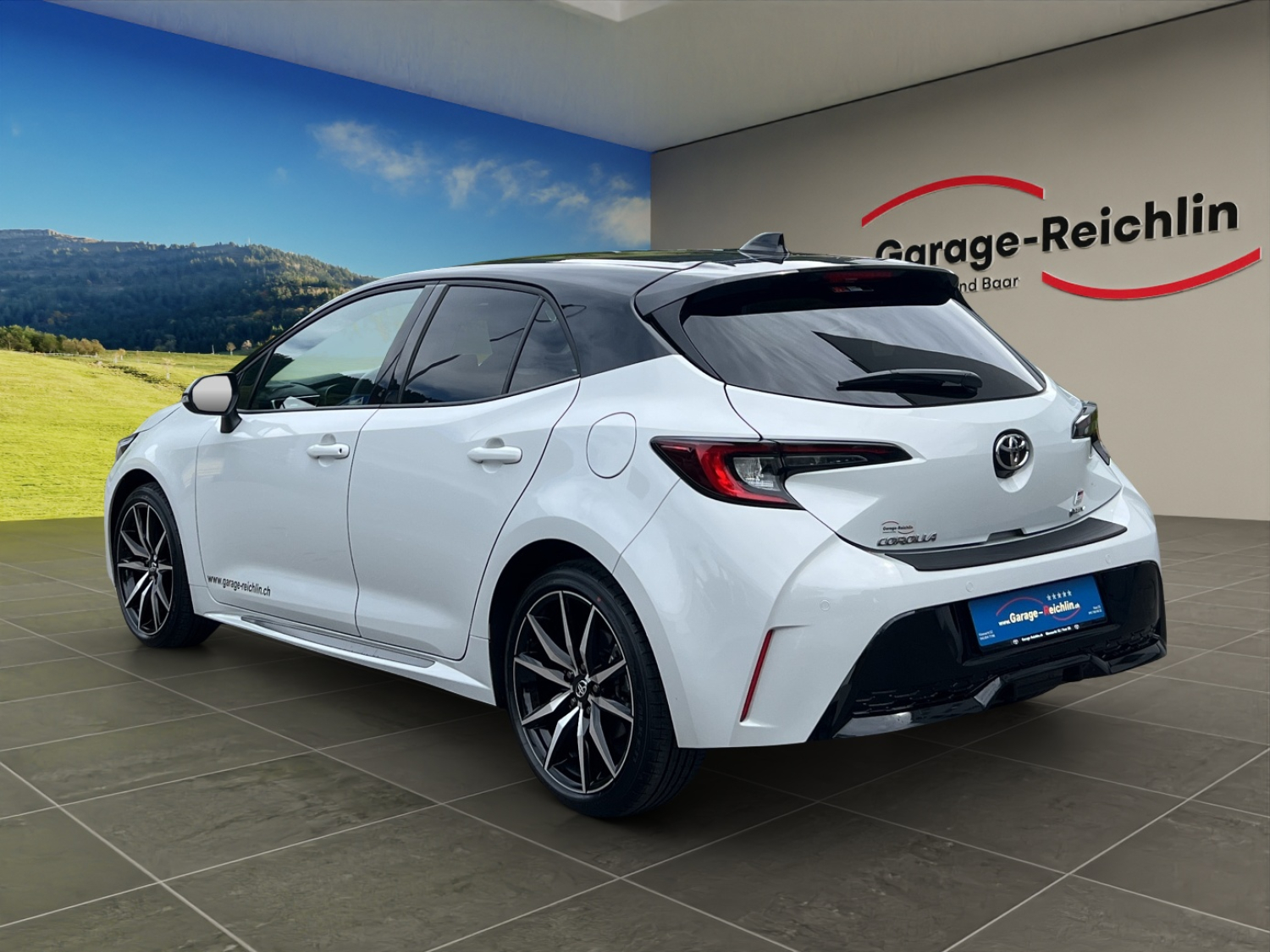 TOYOTA Corolla 2.0 HSD GR Sport-showroom-element-2