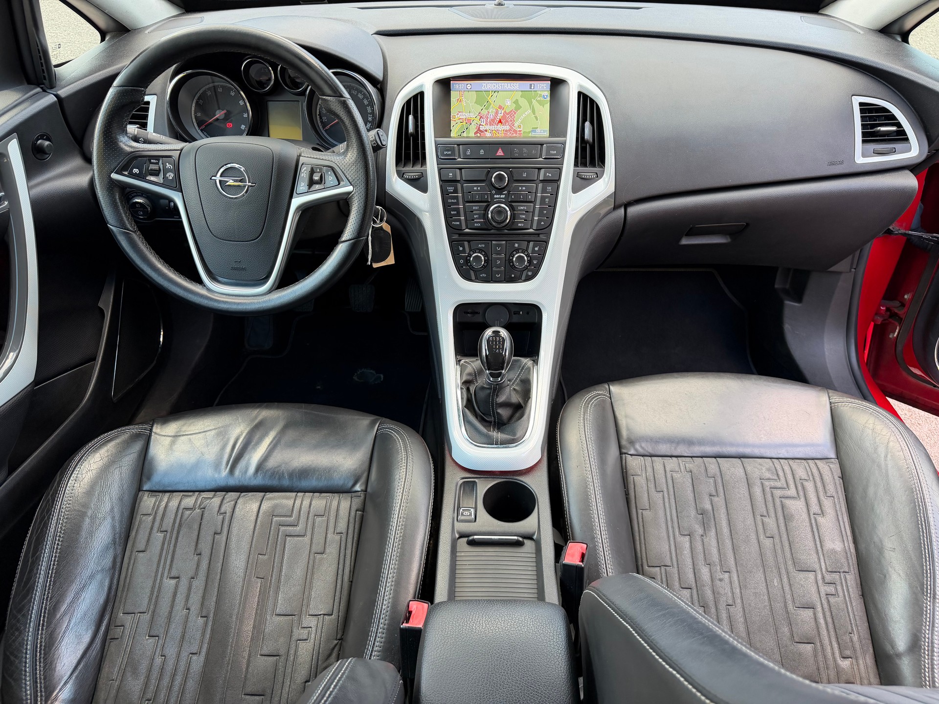 OPEL Astra GTC 1.6i 16V Sport-image-6