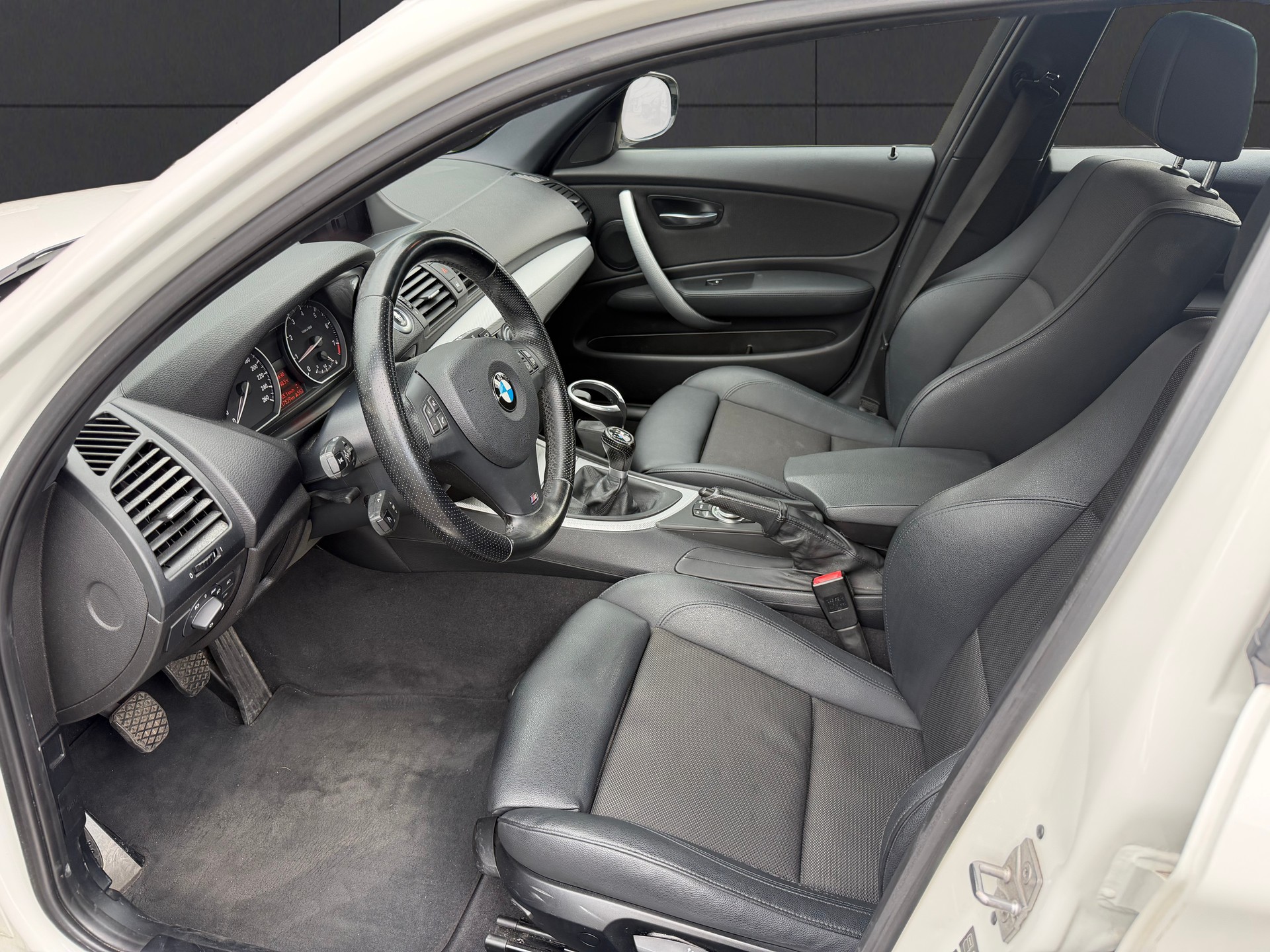 BMW 120i M Paket Dynamic Edition-image-7