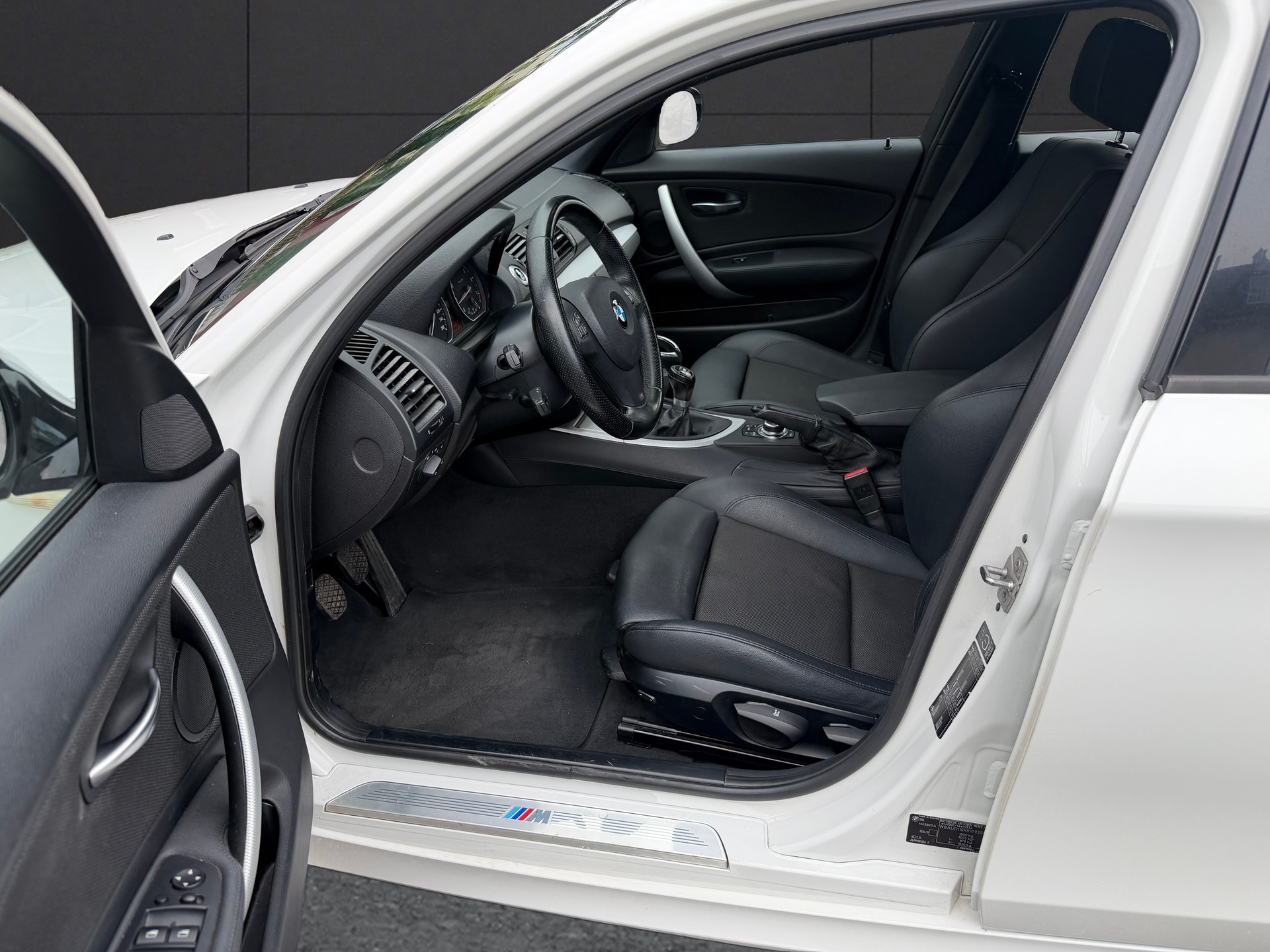 BMW 120i M Paket Dynamic Edition-image-10