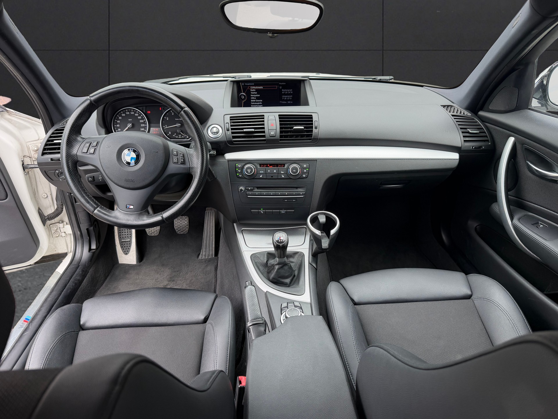 BMW 120i M Paket Dynamic Edition-image-9