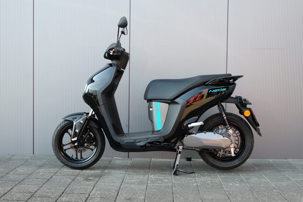 YAMAHA NEO's EV Dual Battery-showroom-element-2