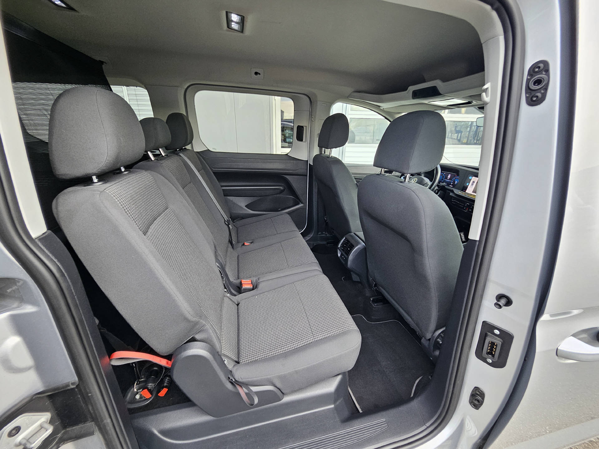 VW Caddy Maxi 2.0 TDI 122 4motion-image-16