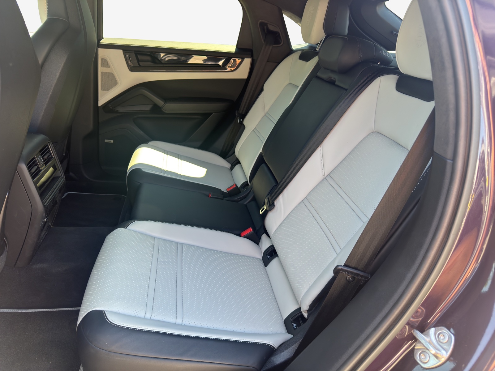 PORSCHE Cayenne Coupé GTS Tiptronic-image-11