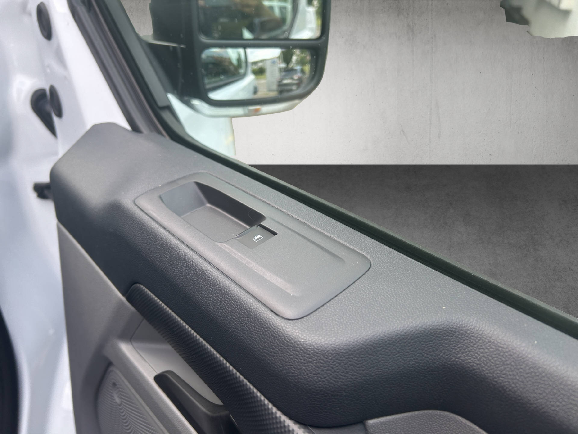 FORD Transit Custom Van 320 L1 2.5 Duratec 233 Trend PHEV-image-17