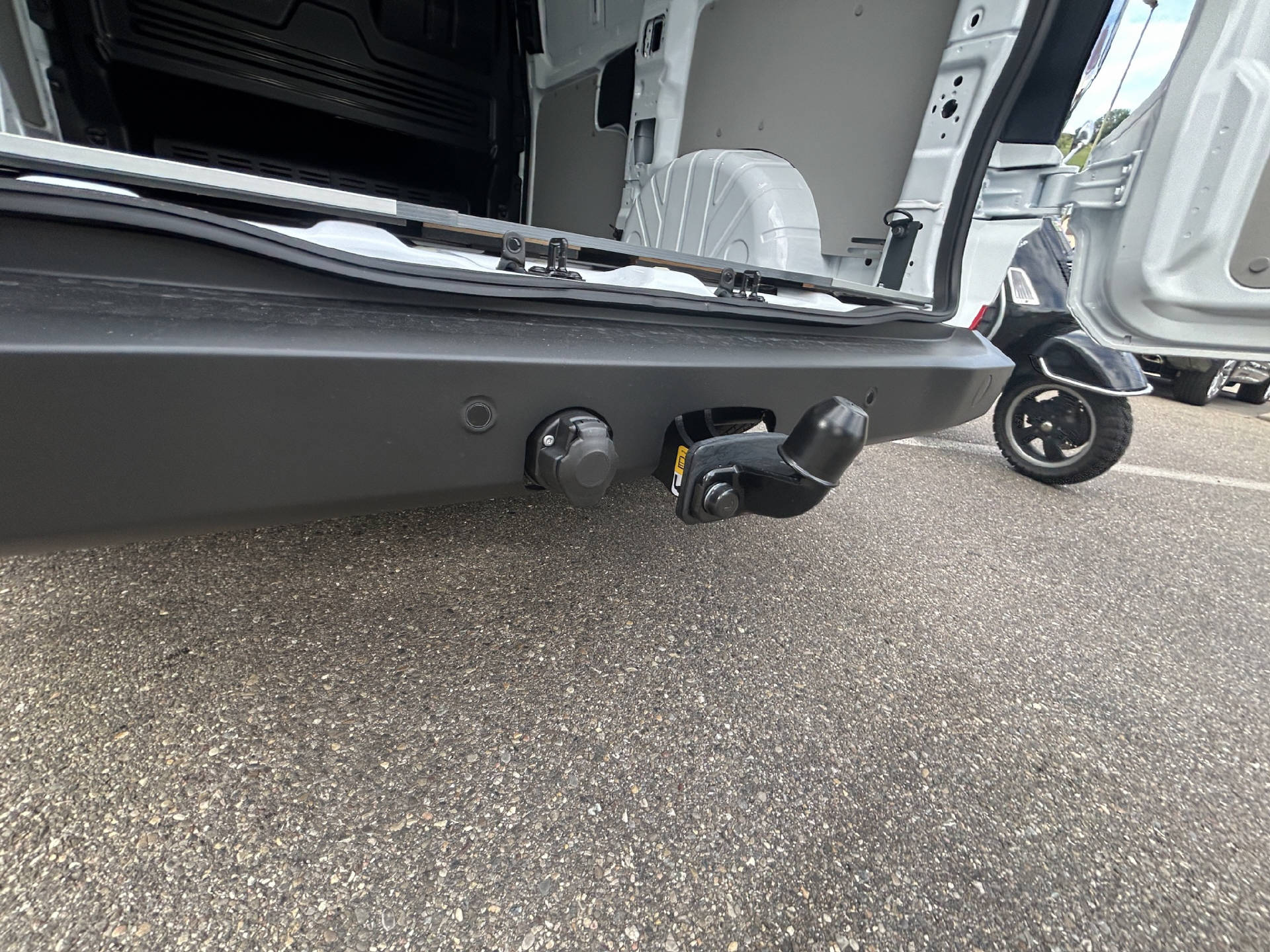 FORD Transit Custom Van 320 L1 2.5 Duratec 233 Trend PHEV-image-21