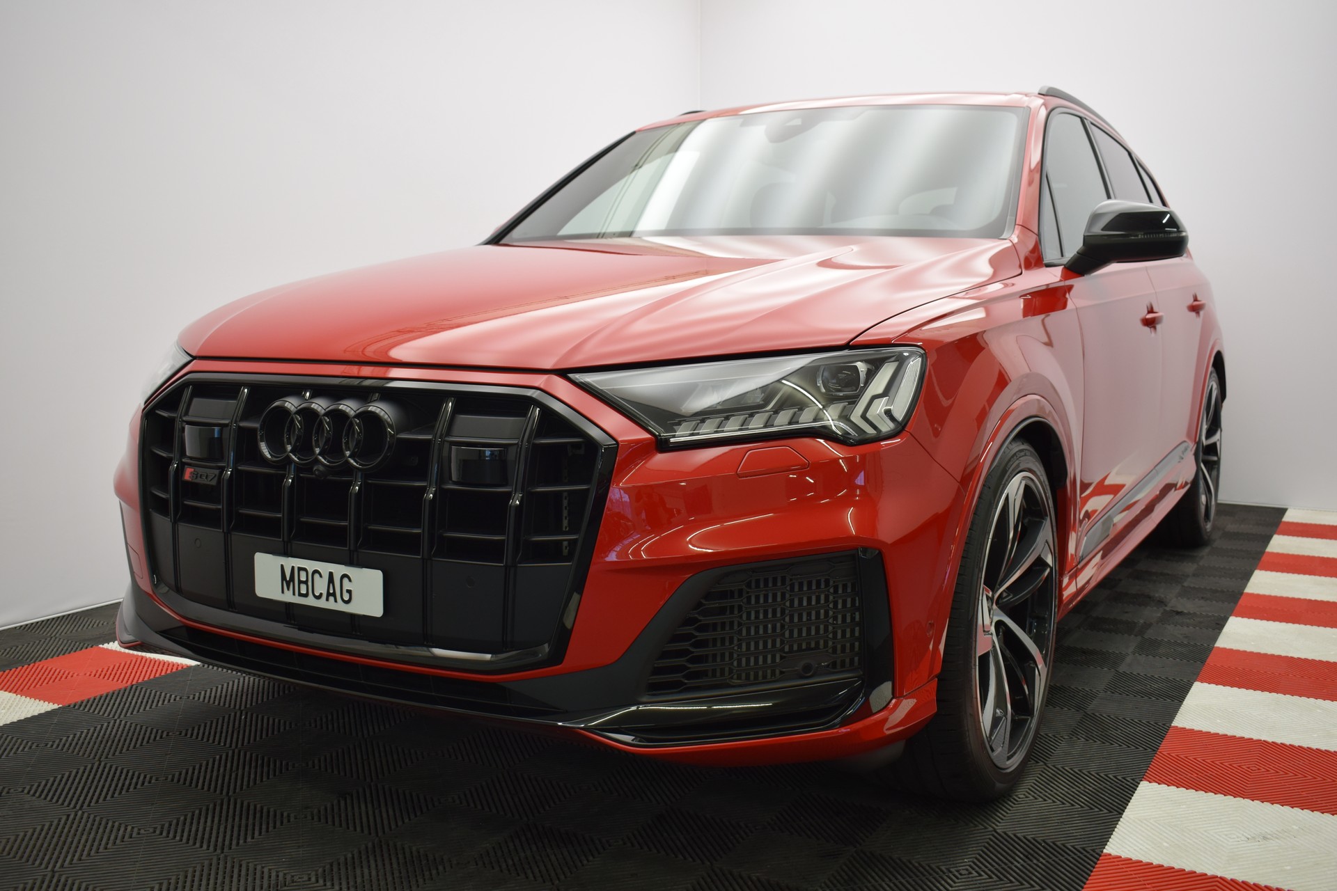 AUDI SQ7 TFSI quattro tiptronic, Anhängerkupplung, 7 Sitzer-showroom-element-3