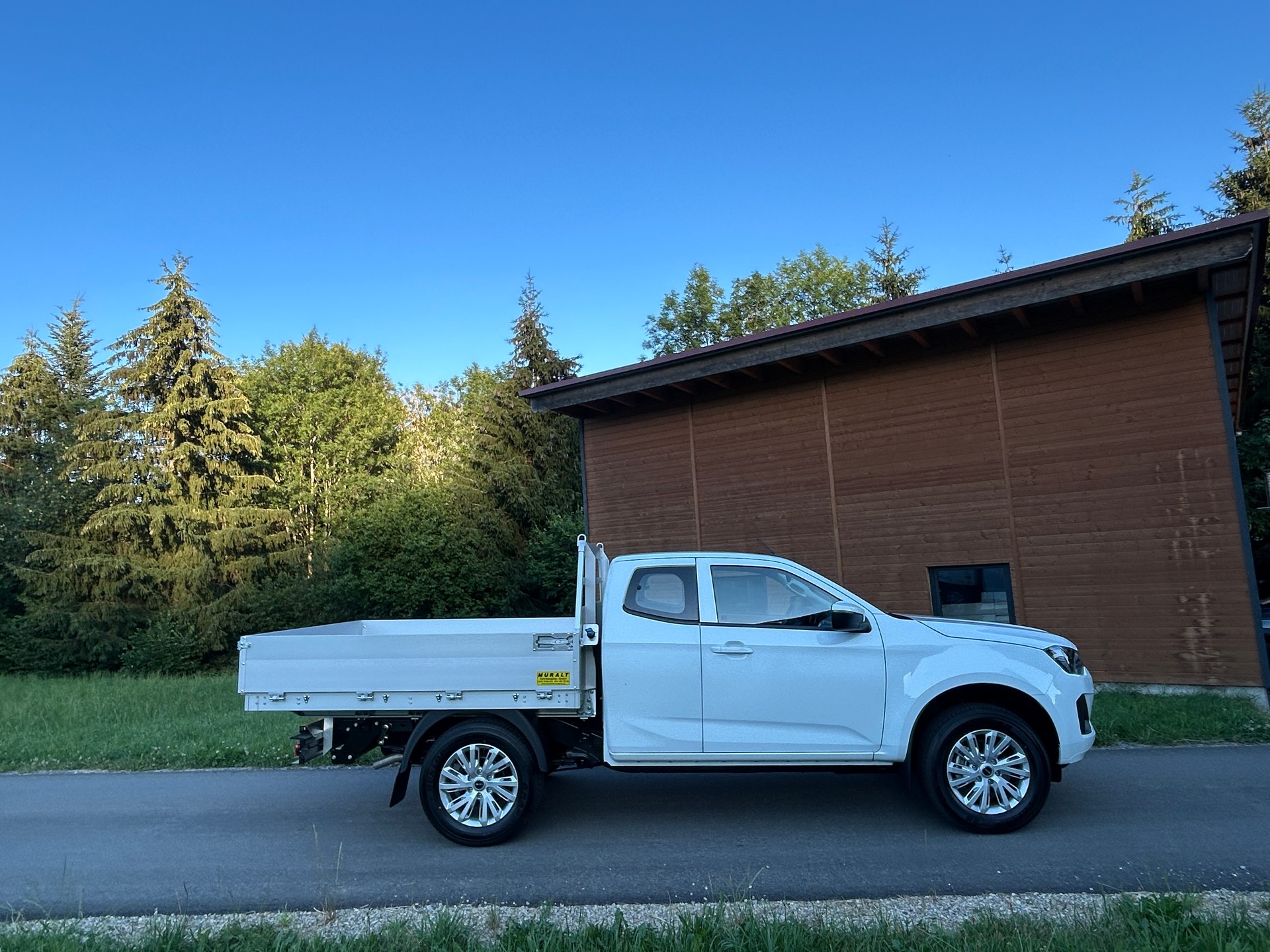 ISUZU D-MAX 1.9 SpaceCab N60FBB+4x4 AT-image-1