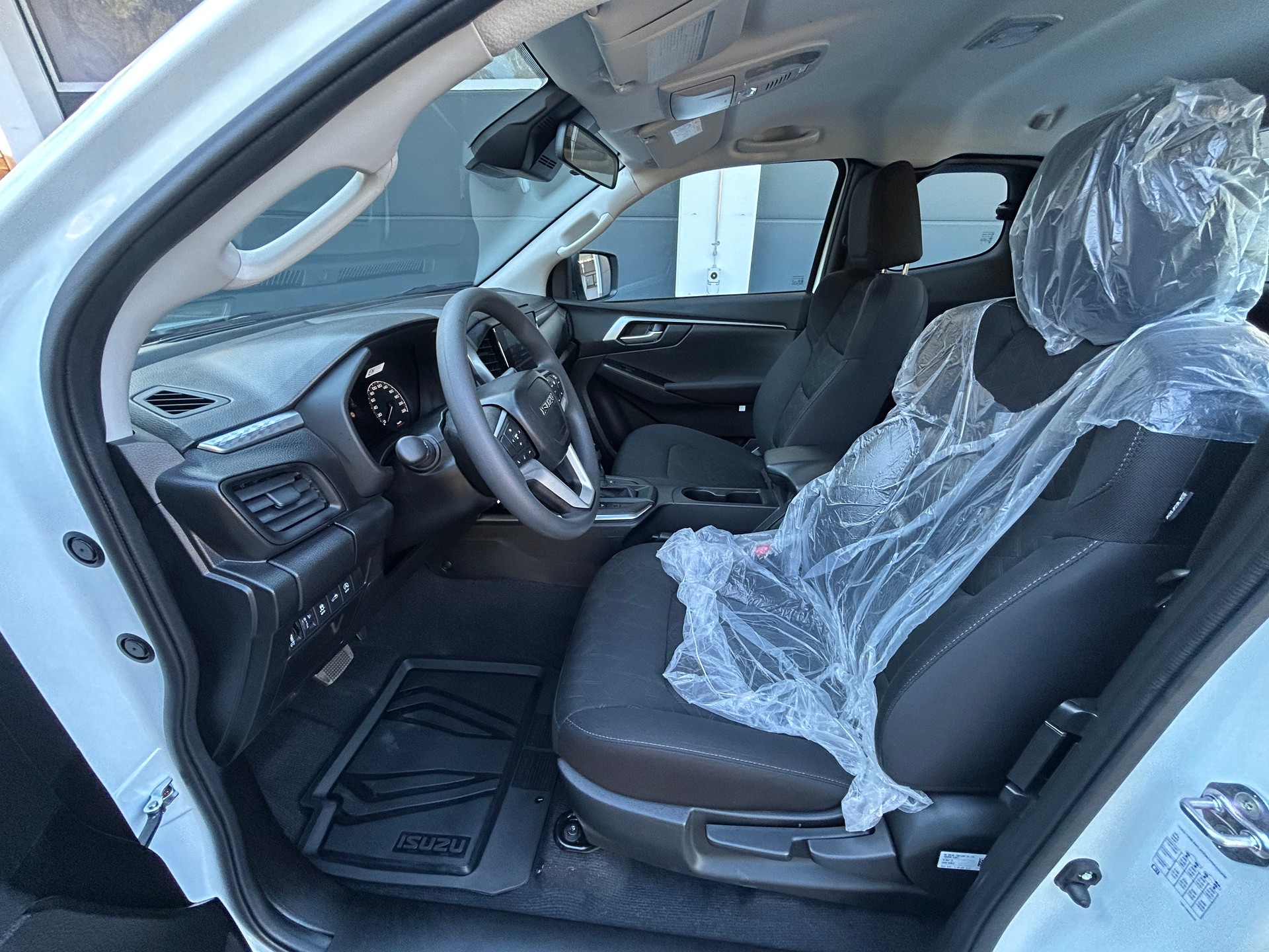 ISUZU D-MAX 1.9 SpaceCab N60FBB+4x4 AT-image-11