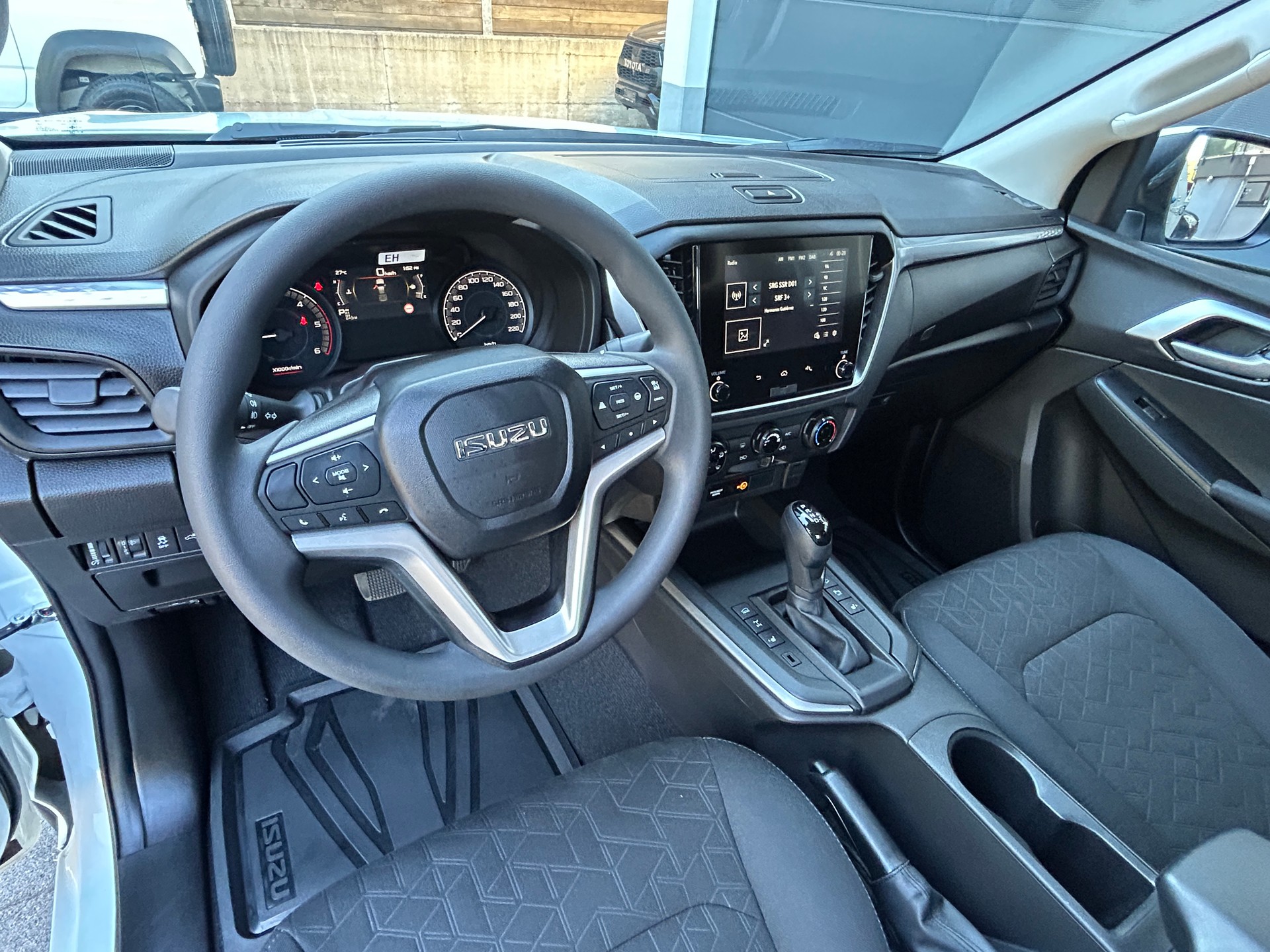 ISUZU D-MAX 1.9 SpaceCab N60FBB+4x4 AT-image-10