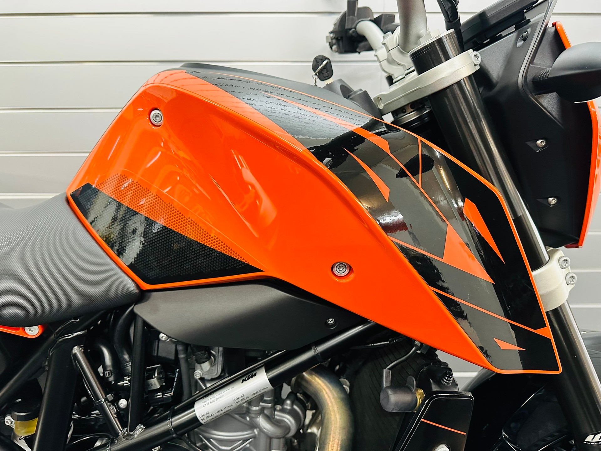 KTM 690 Duke ABS-image-1