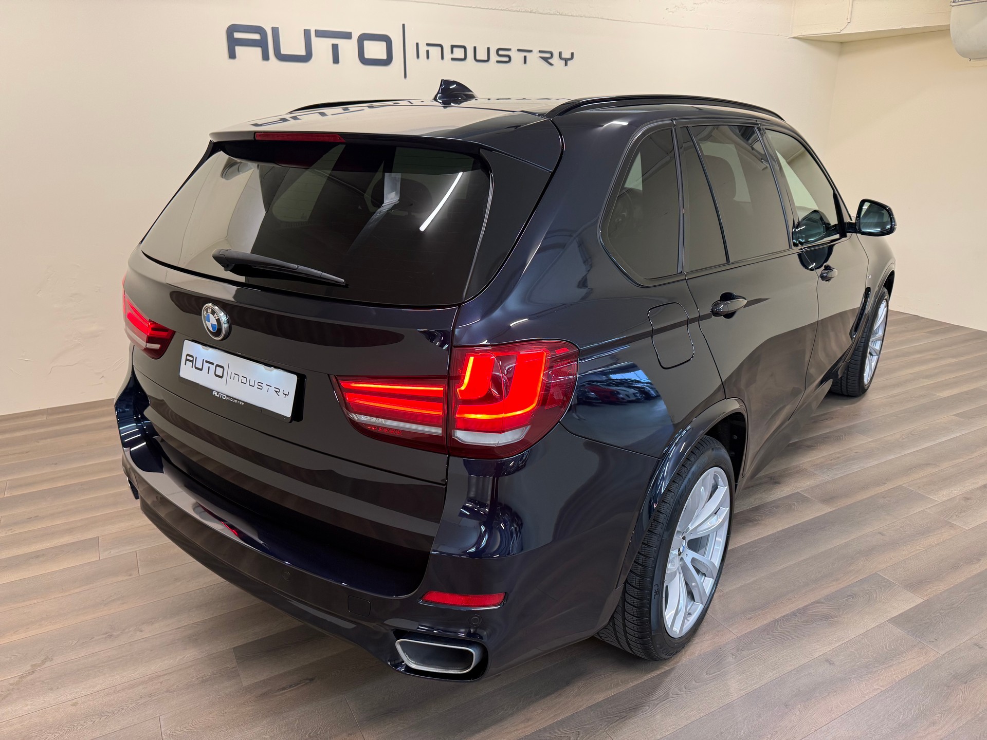 BMW X5 xDrive 30d Steptronic M-Sportpaket-showroom-element-3