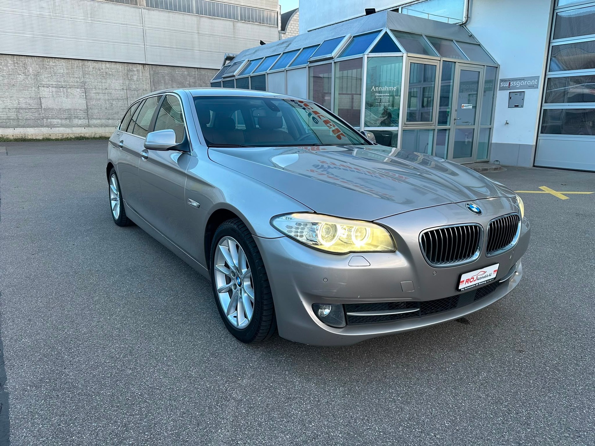 BMW 525d xDrive Touring Steptronic-showroom-element-3