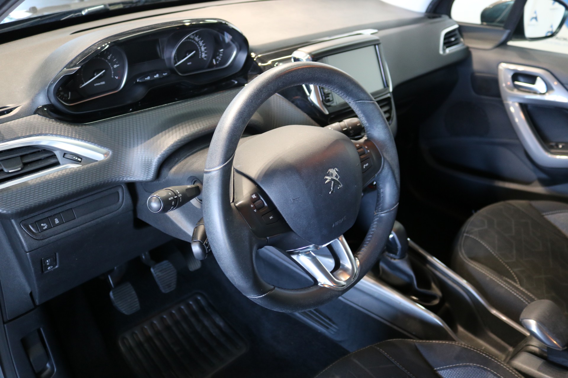 PEUGEOT 2008 1.2 PureTech Active-showroom-element-3