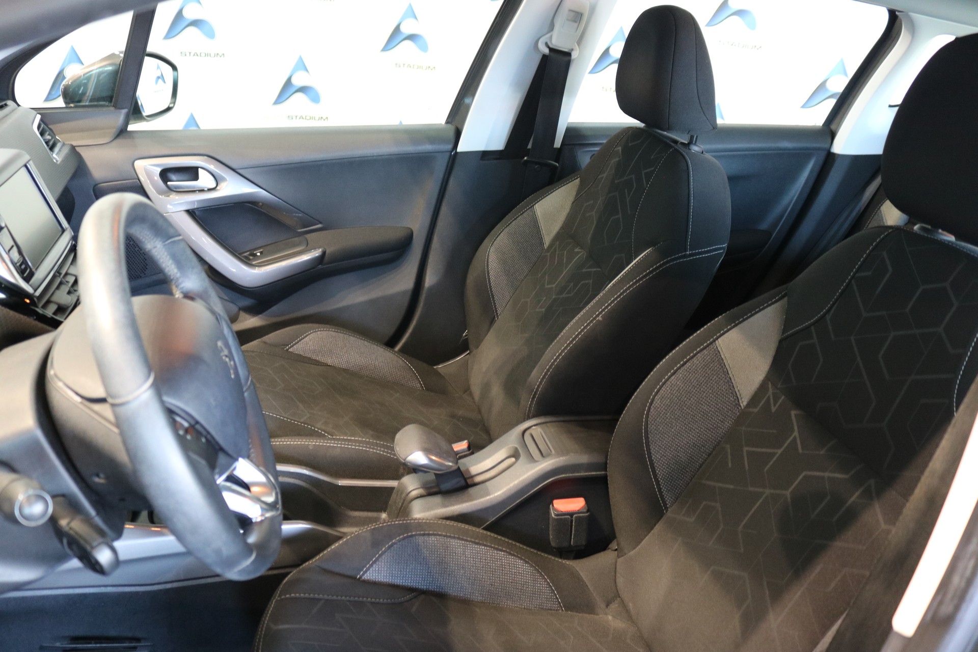PEUGEOT 2008 1.2 PureTech Active-showroom-element-2