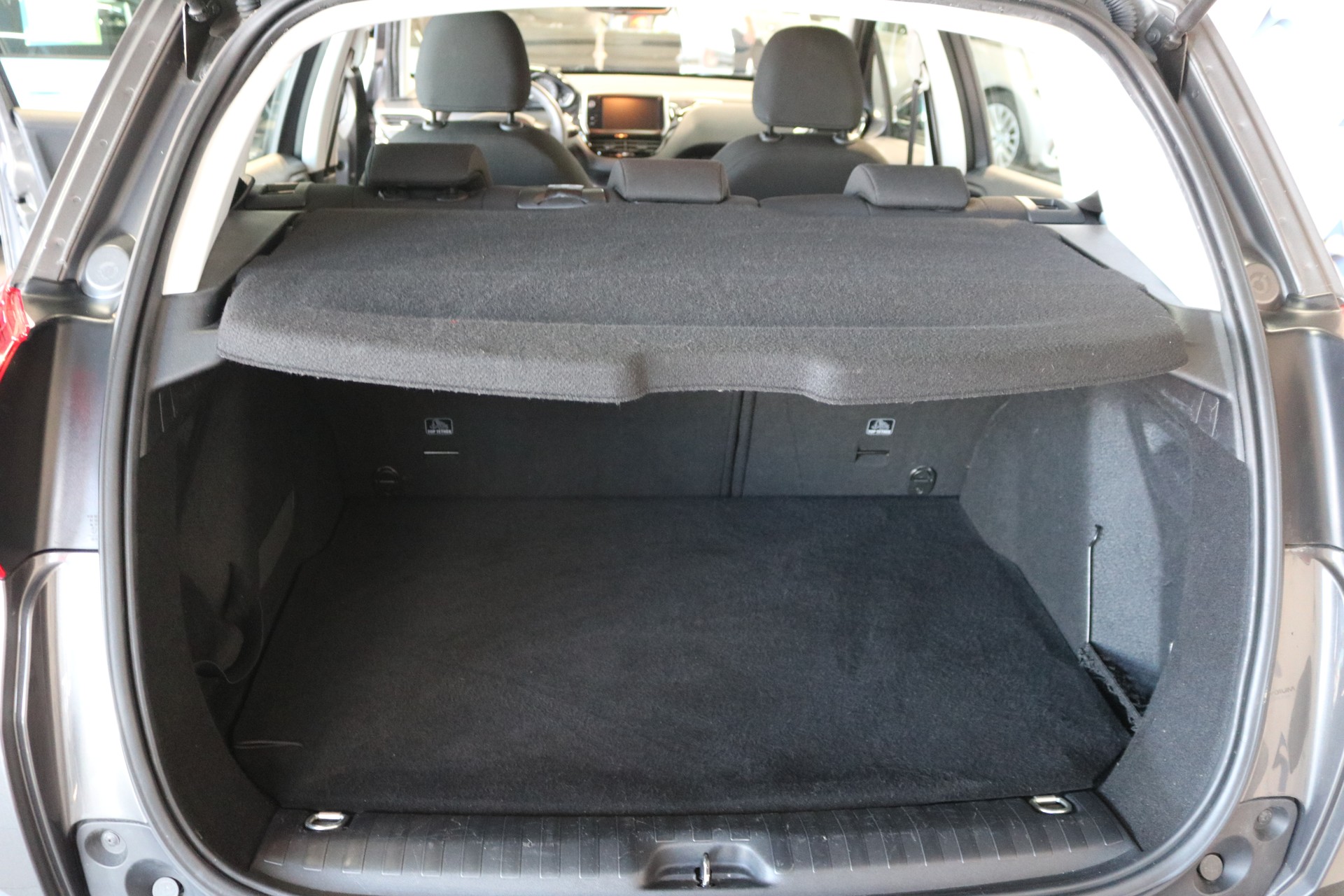 PEUGEOT 2008 1.2 PureTech Active-image-37