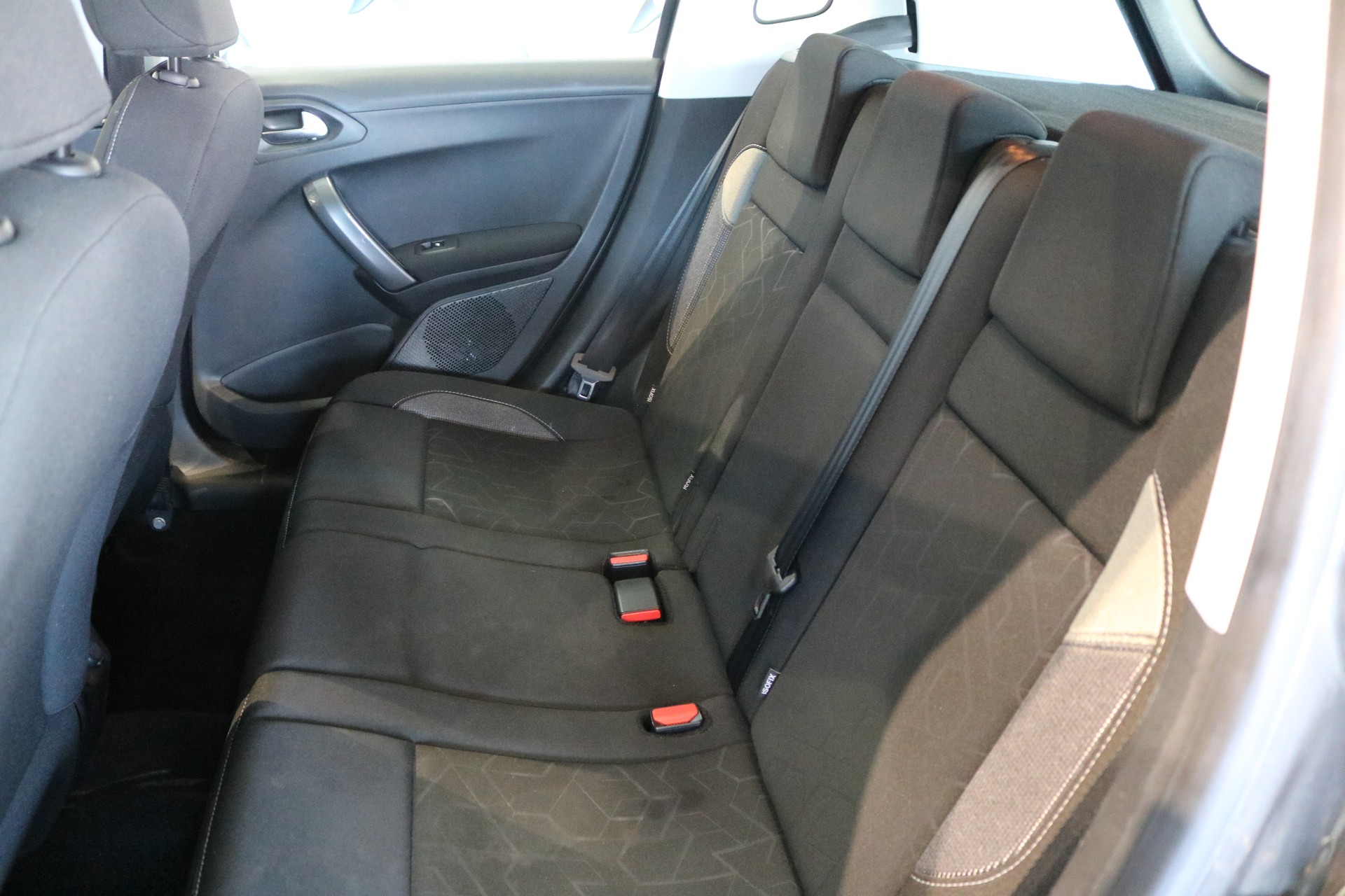 PEUGEOT 2008 1.2 PureTech Active-image-33