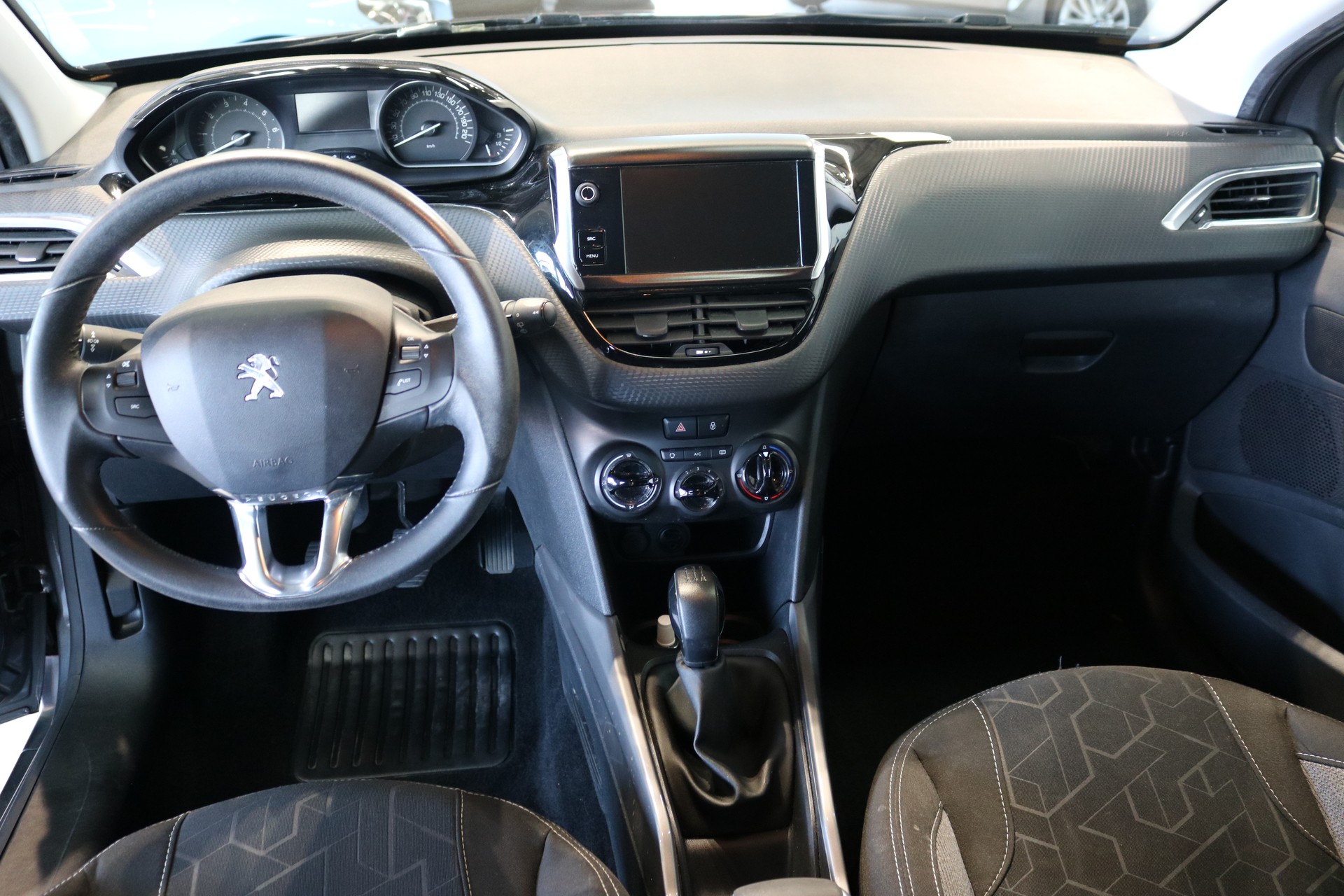 PEUGEOT 2008 1.2 PureTech Active-showroom-element-1