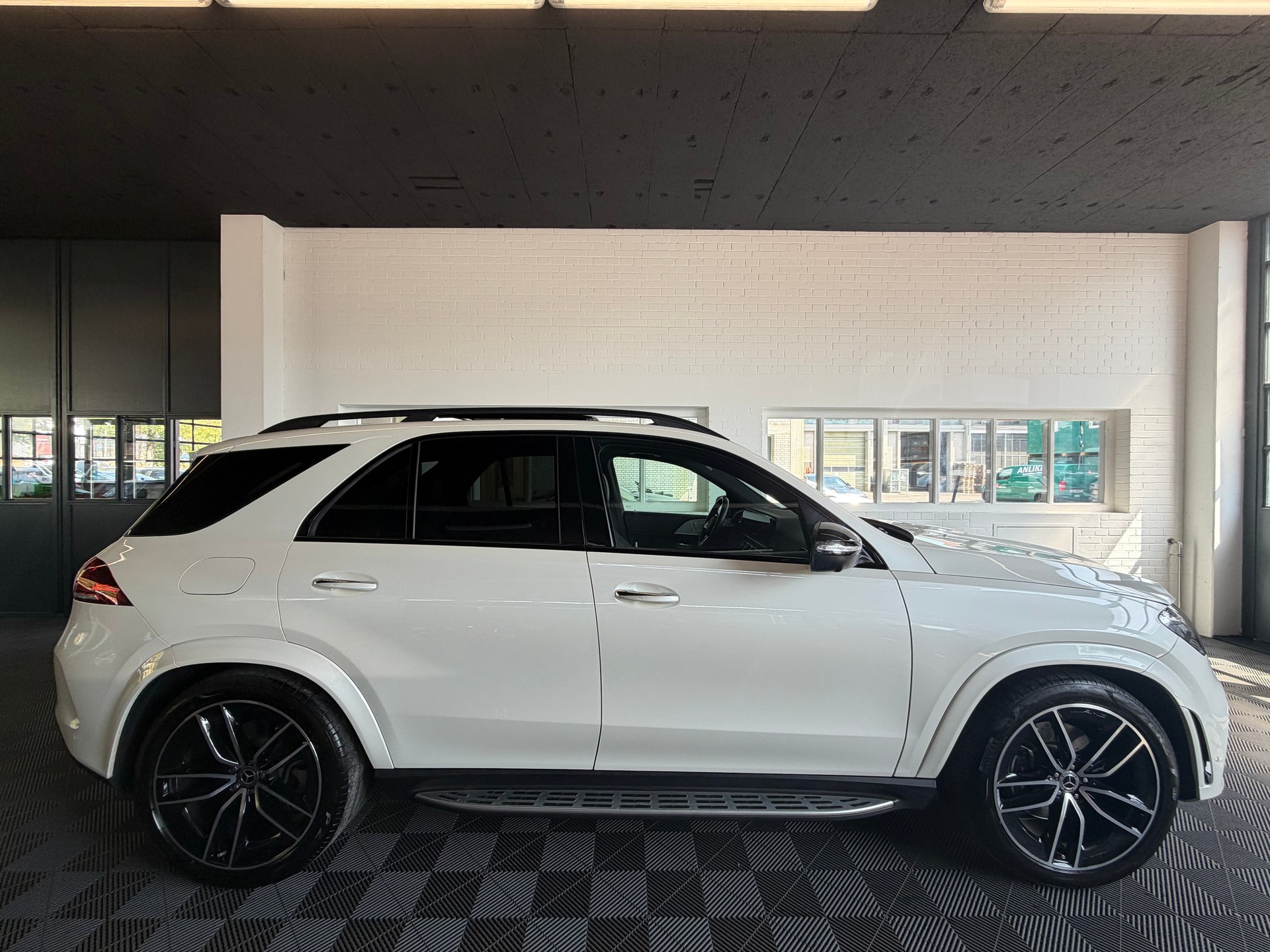 MERCEDES-BENZ GLE 400 d 4Matic AMG Line 9G-Tronic-showroom-element-1