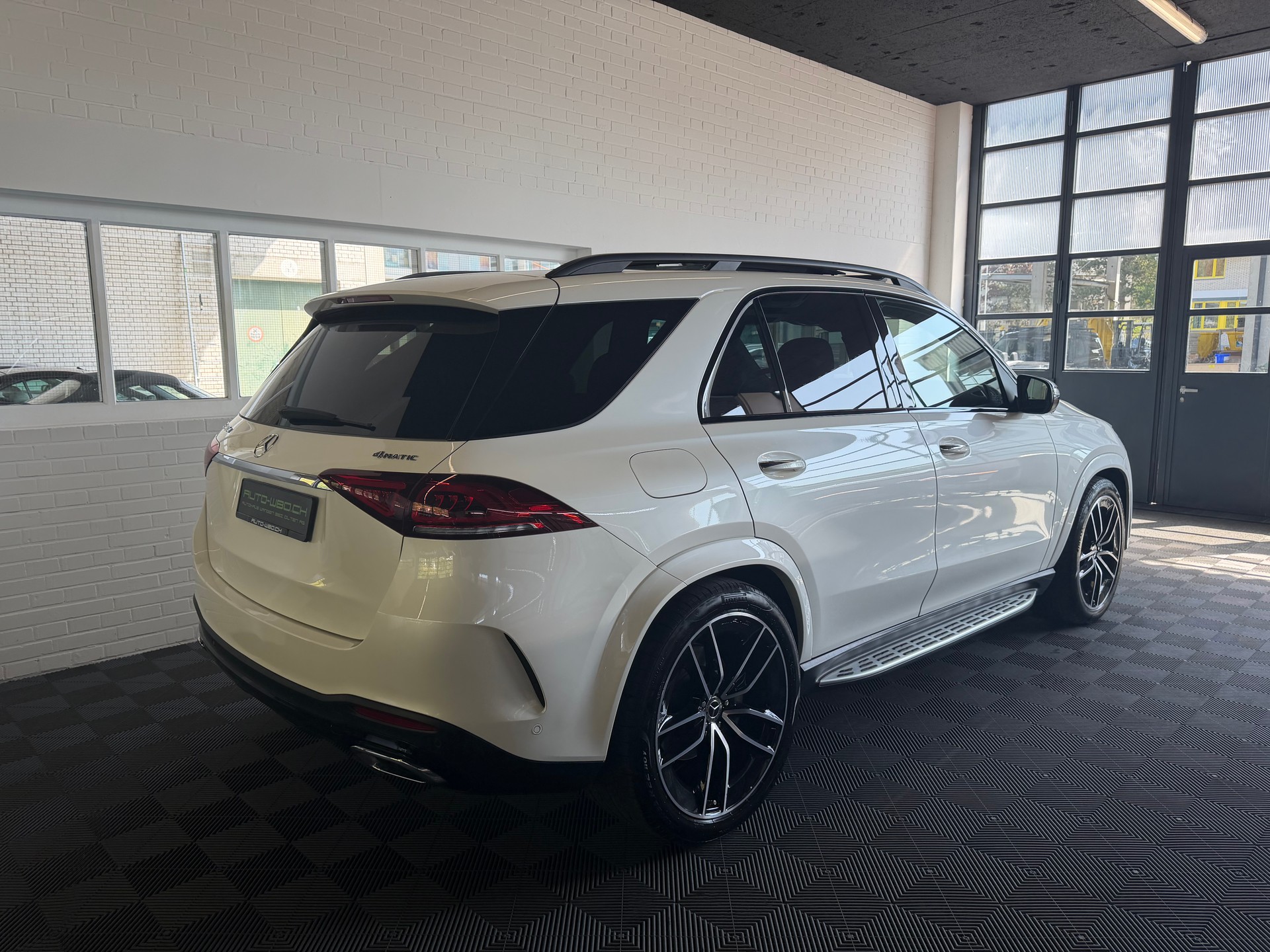 MERCEDES-BENZ GLE 400 d 4Matic AMG Line 9G-Tronic-showroom-element-2
