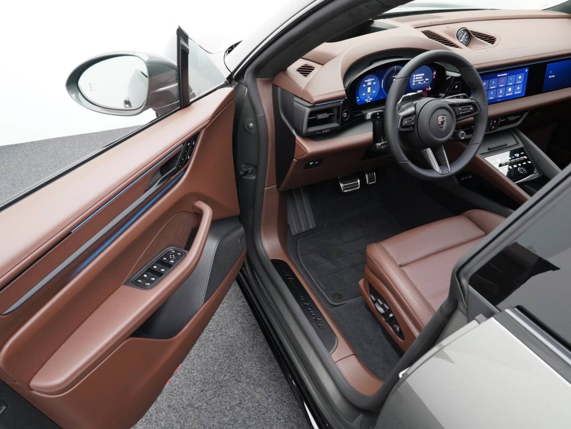 PORSCHE Macan Turbo-showroom-element-3