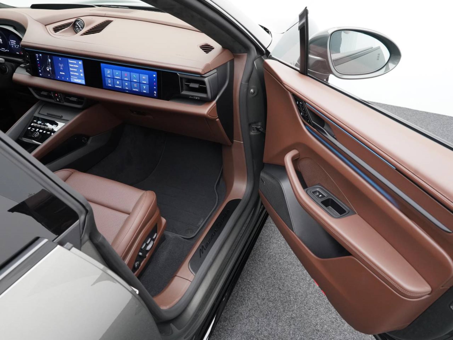 PORSCHE Macan Turbo-image-23