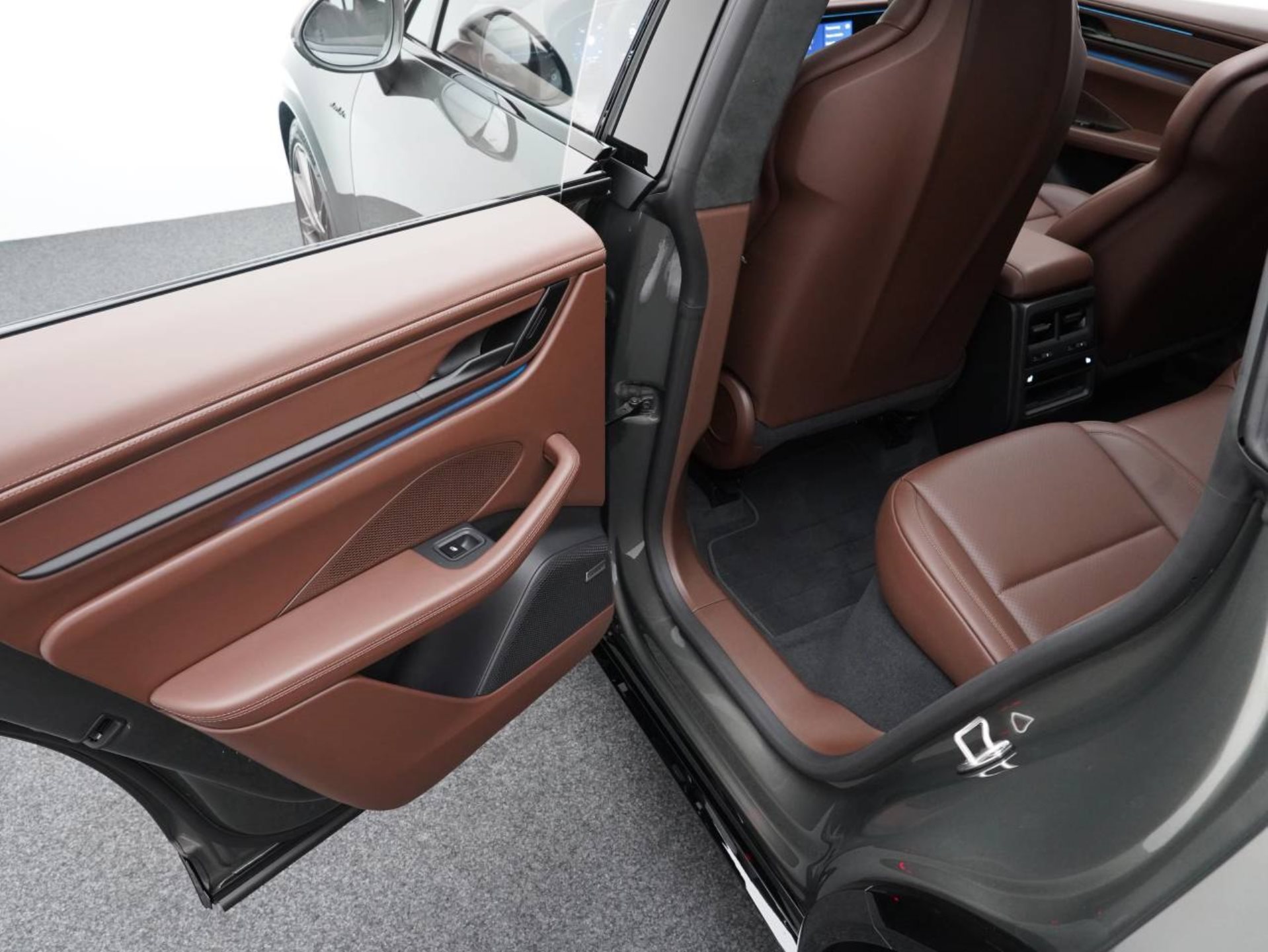 PORSCHE Macan Turbo-image-27