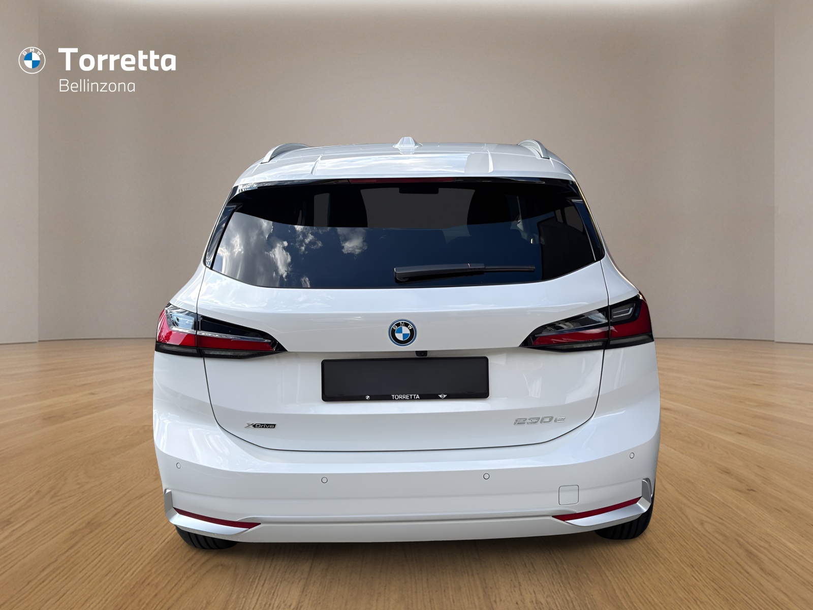 BMW 230e xDrive Active Tourer Luxury Line-showroom-element-3