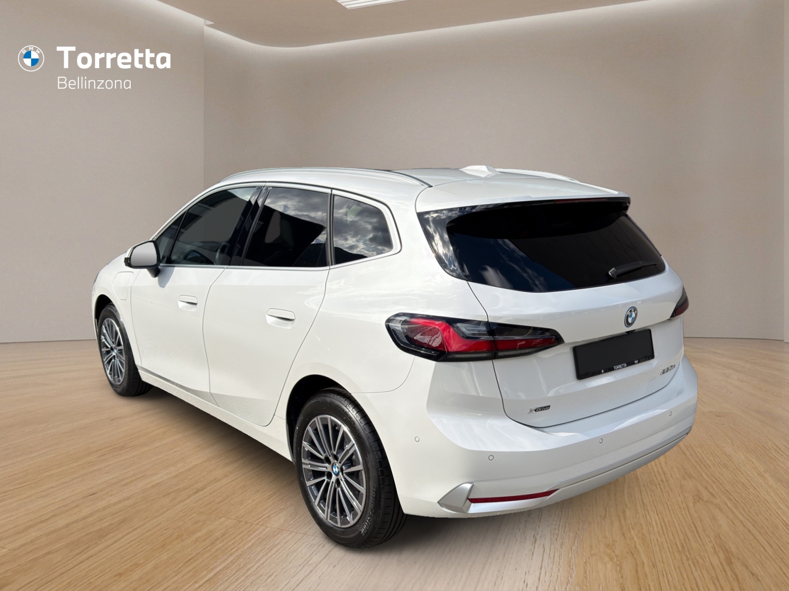 BMW 230e xDrive Active Tourer Luxury Line-showroom-element-2