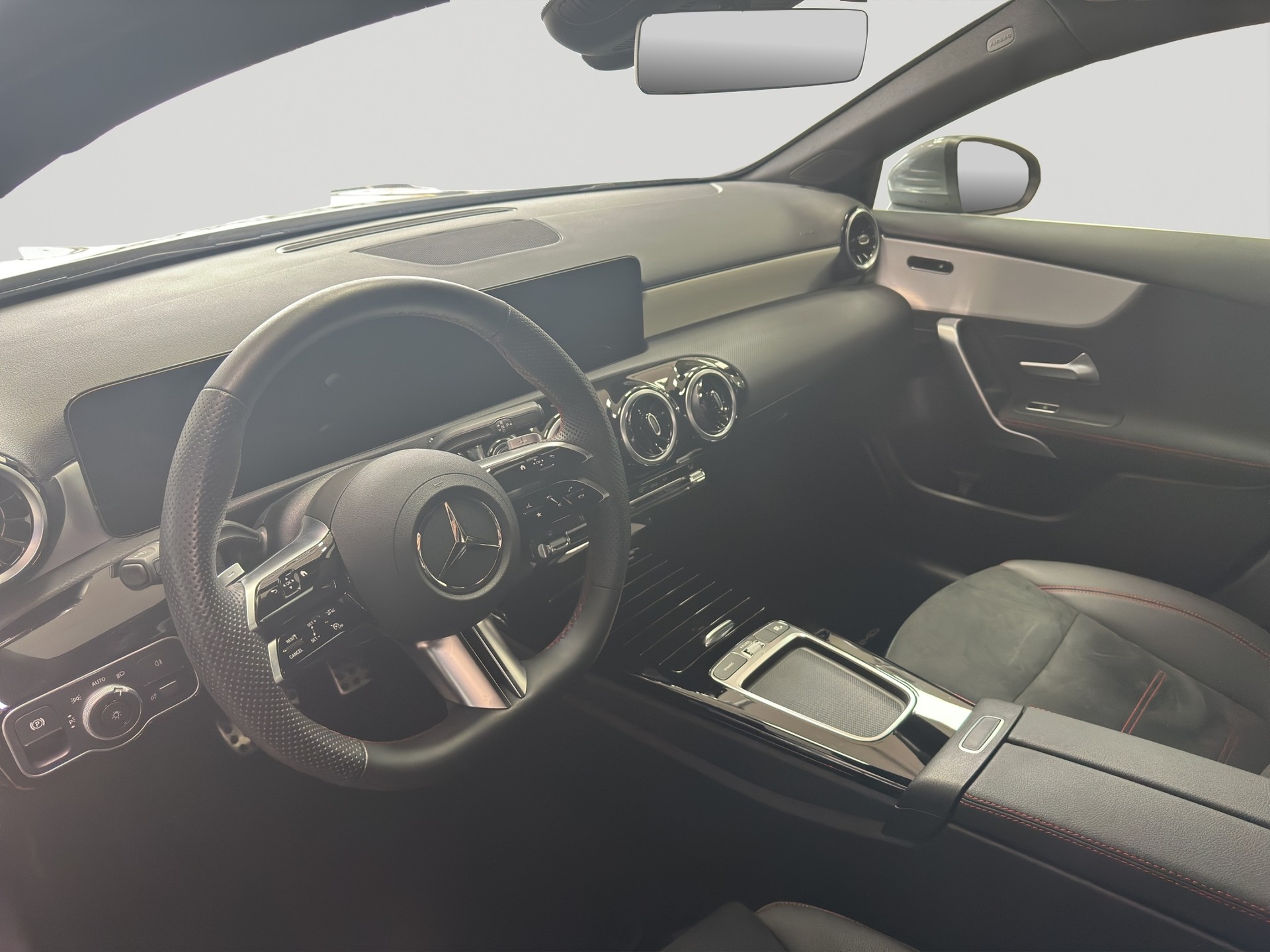 MERCEDES-BENZ A 200 7G-DCT AMG-LINE-image-10