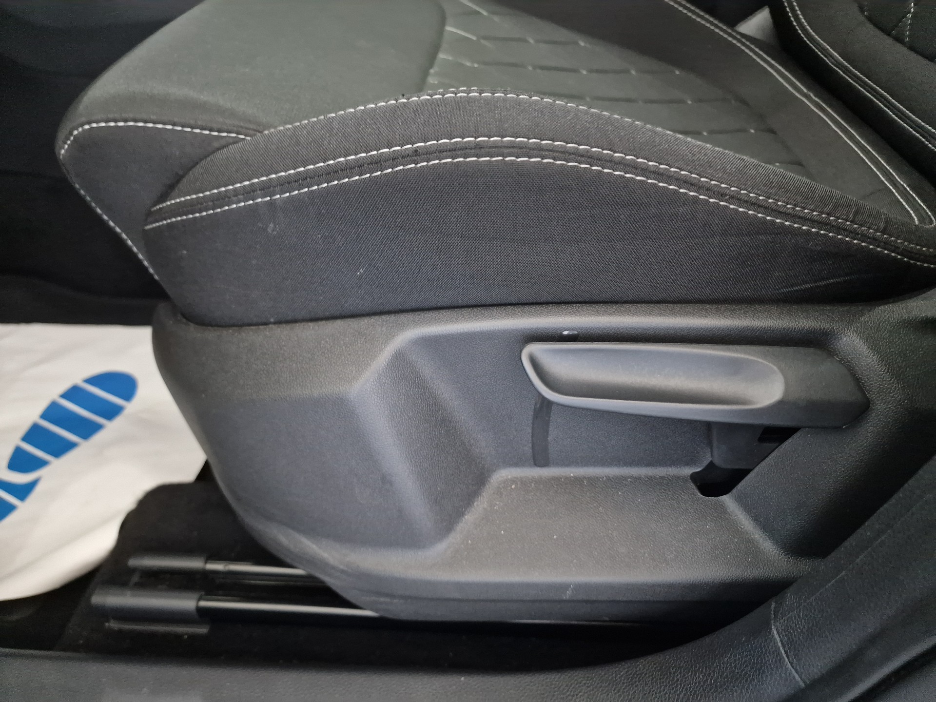 SKODA Karoq 1.5 TSI SportLine DSG 8xAlu AHK1.5t 24Mt Gara-image-13