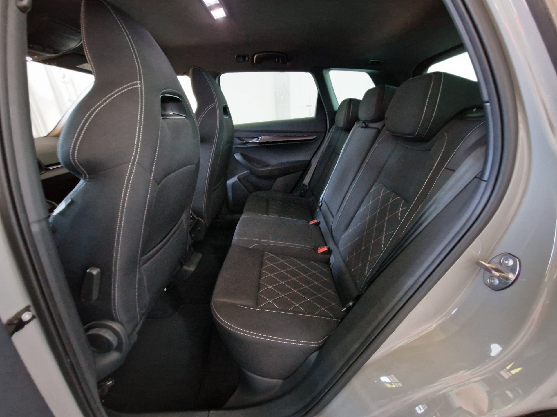 SKODA Karoq 1.5 TSI SportLine DSG 8xAlu AHK1.5t 24Mt Gara-image-14