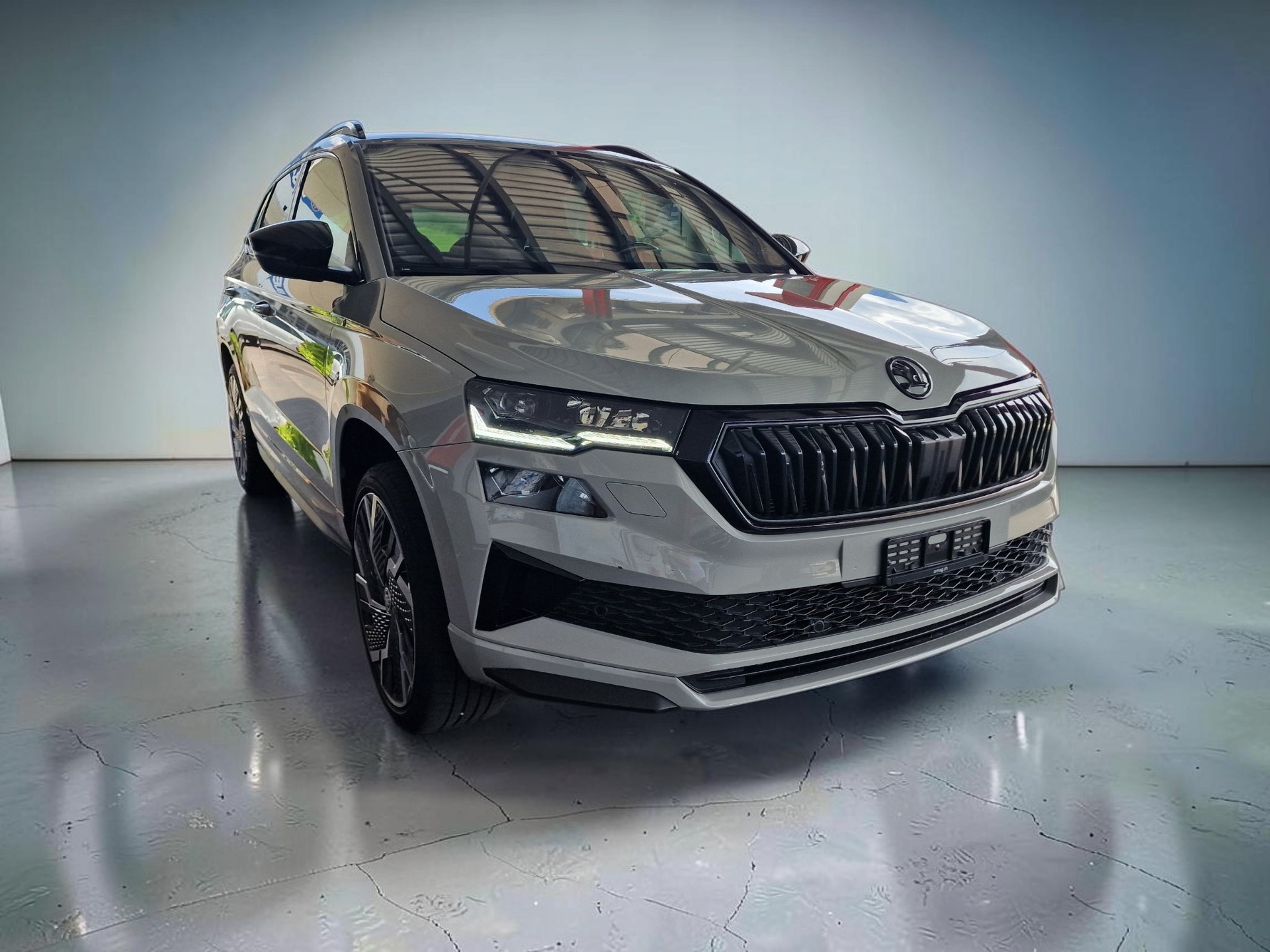 SKODA Karoq 1.5 TSI SportLine DSG 8xAlu AHK1.5t 24Mt Gara-showroom-element-1