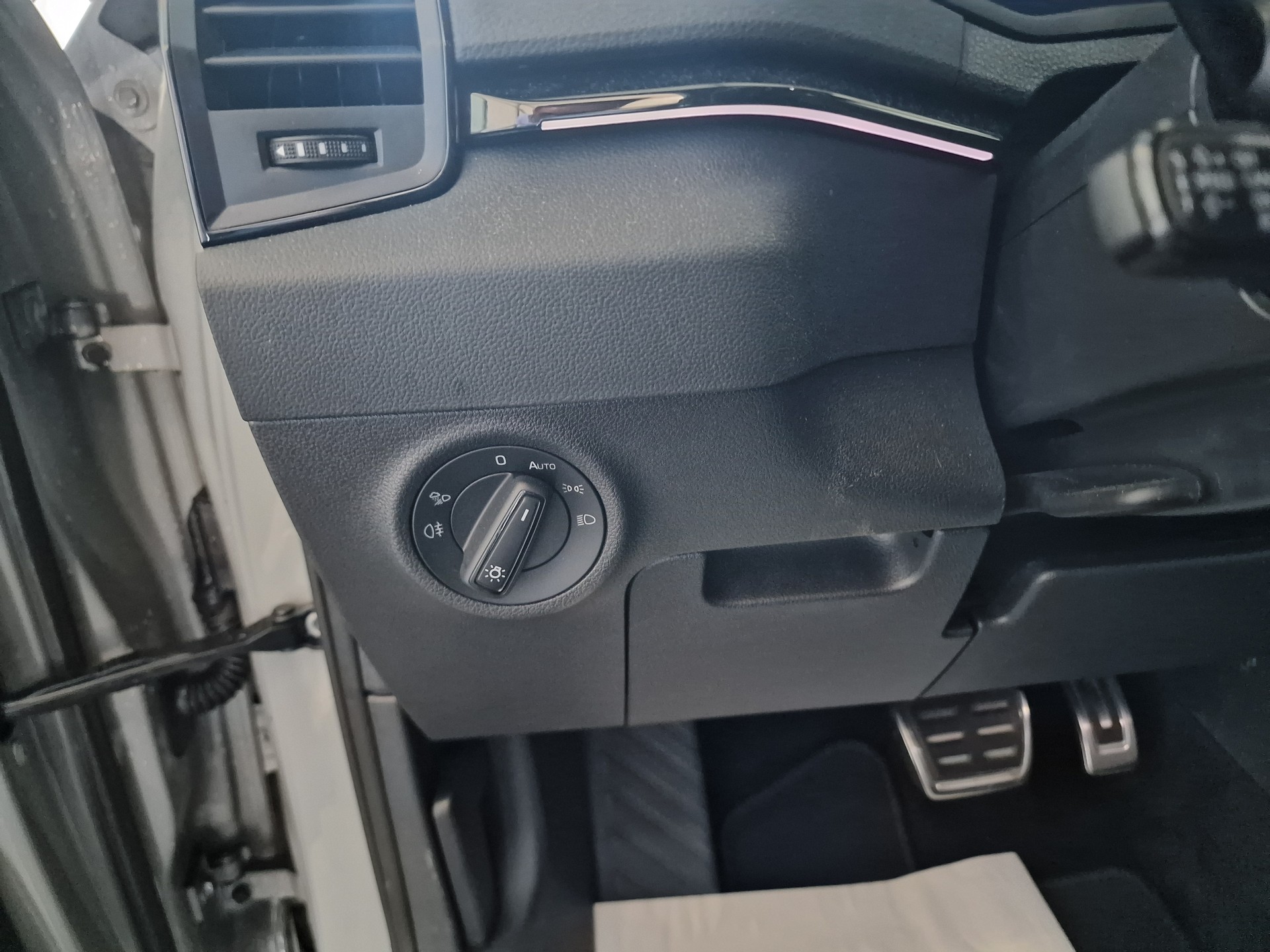 SKODA Karoq 1.5 TSI SportLine DSG 8xAlu AHK1.5t 24Mt Gara-image-31