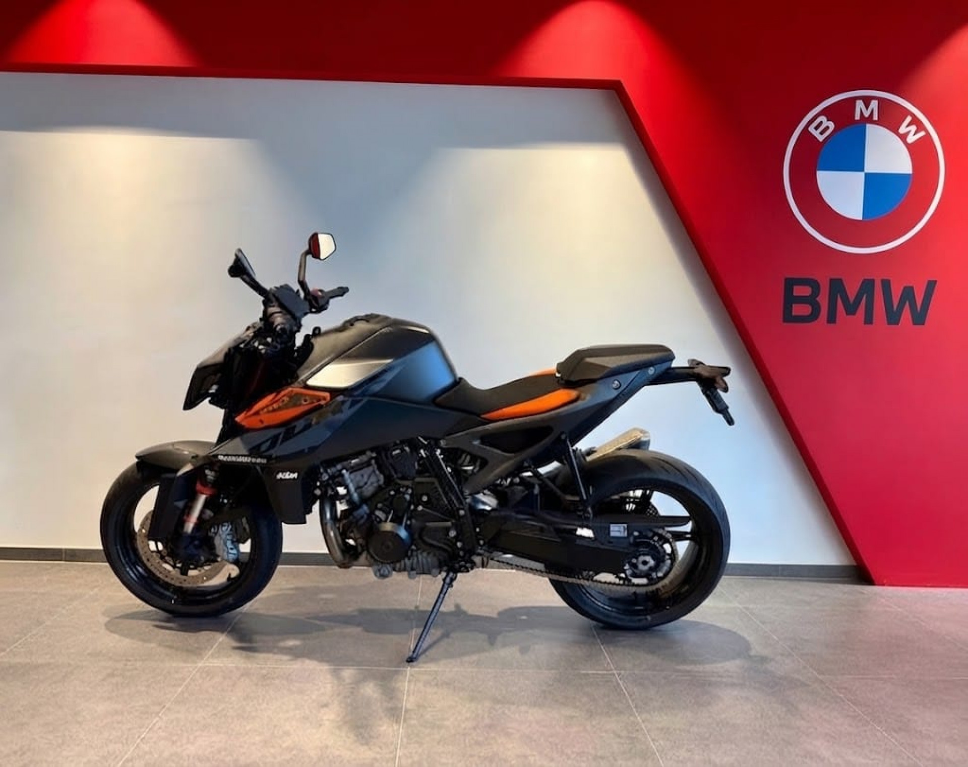 KTM 990 Duke-image-2