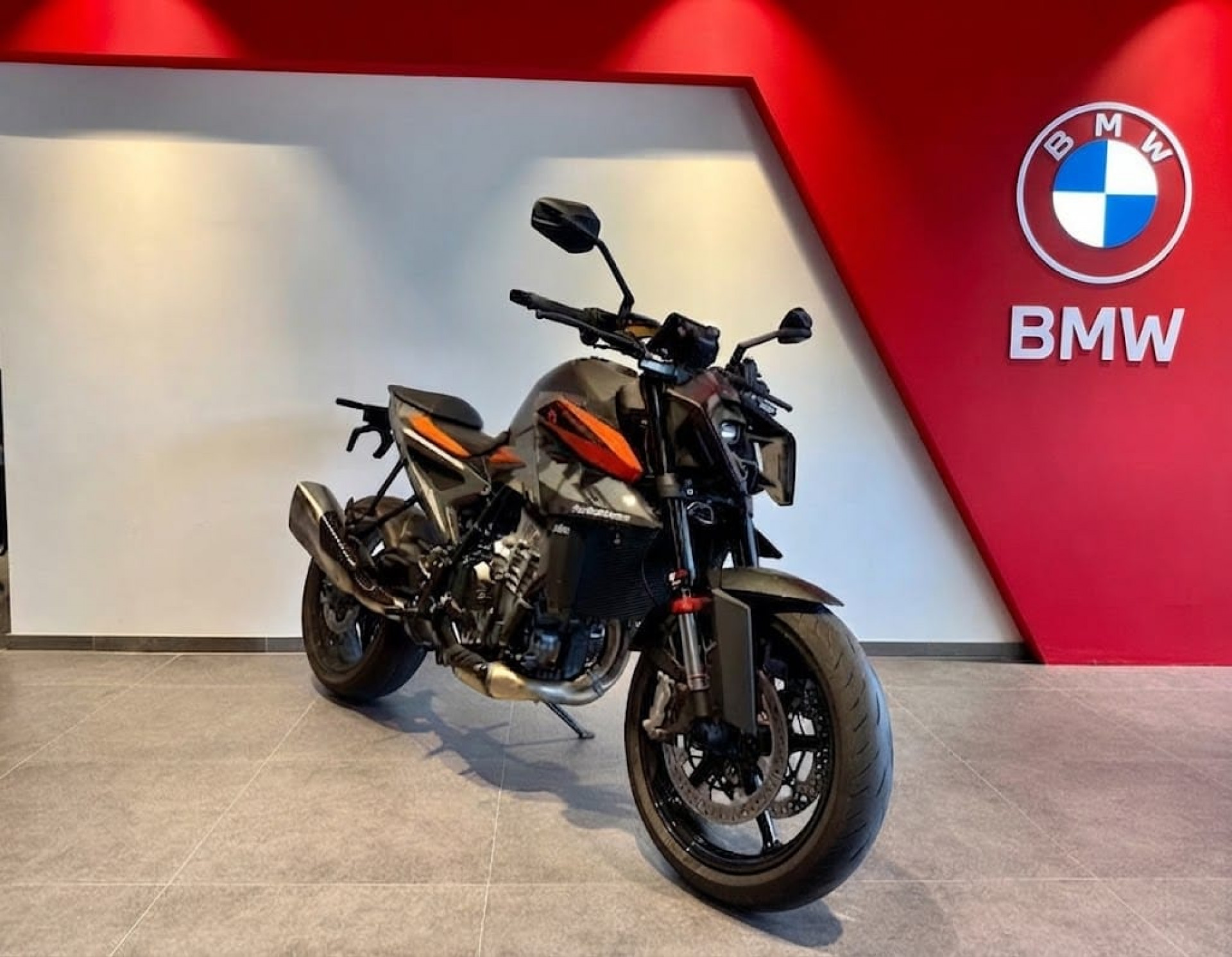 KTM 990 Duke-image-1