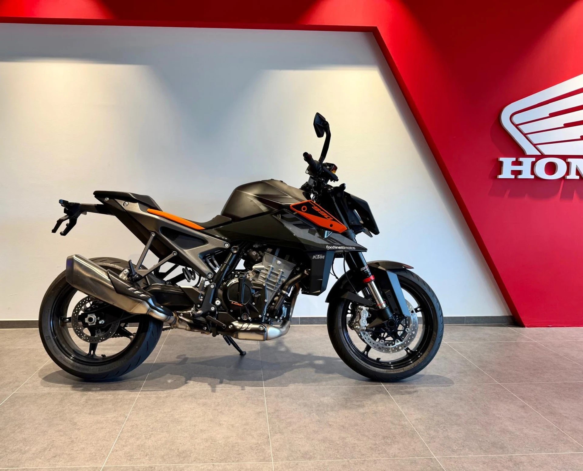 KTM 990 Duke-image-0