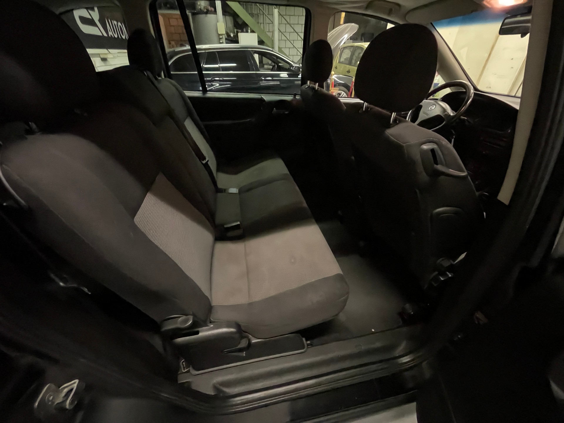 OPEL Zafira 2.2 DTi Edition 7-Plätze-image-12