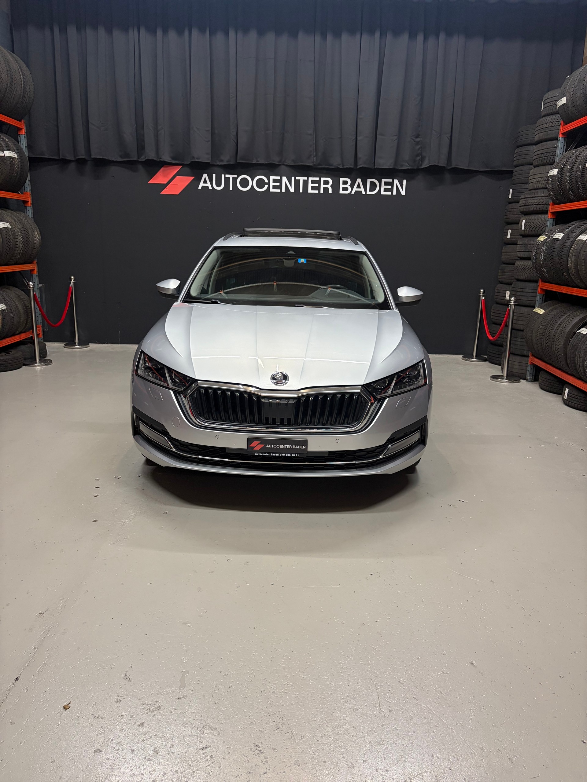 SKODA Octavia Combi 2.0 TDI DSG Style-showroom-element-2