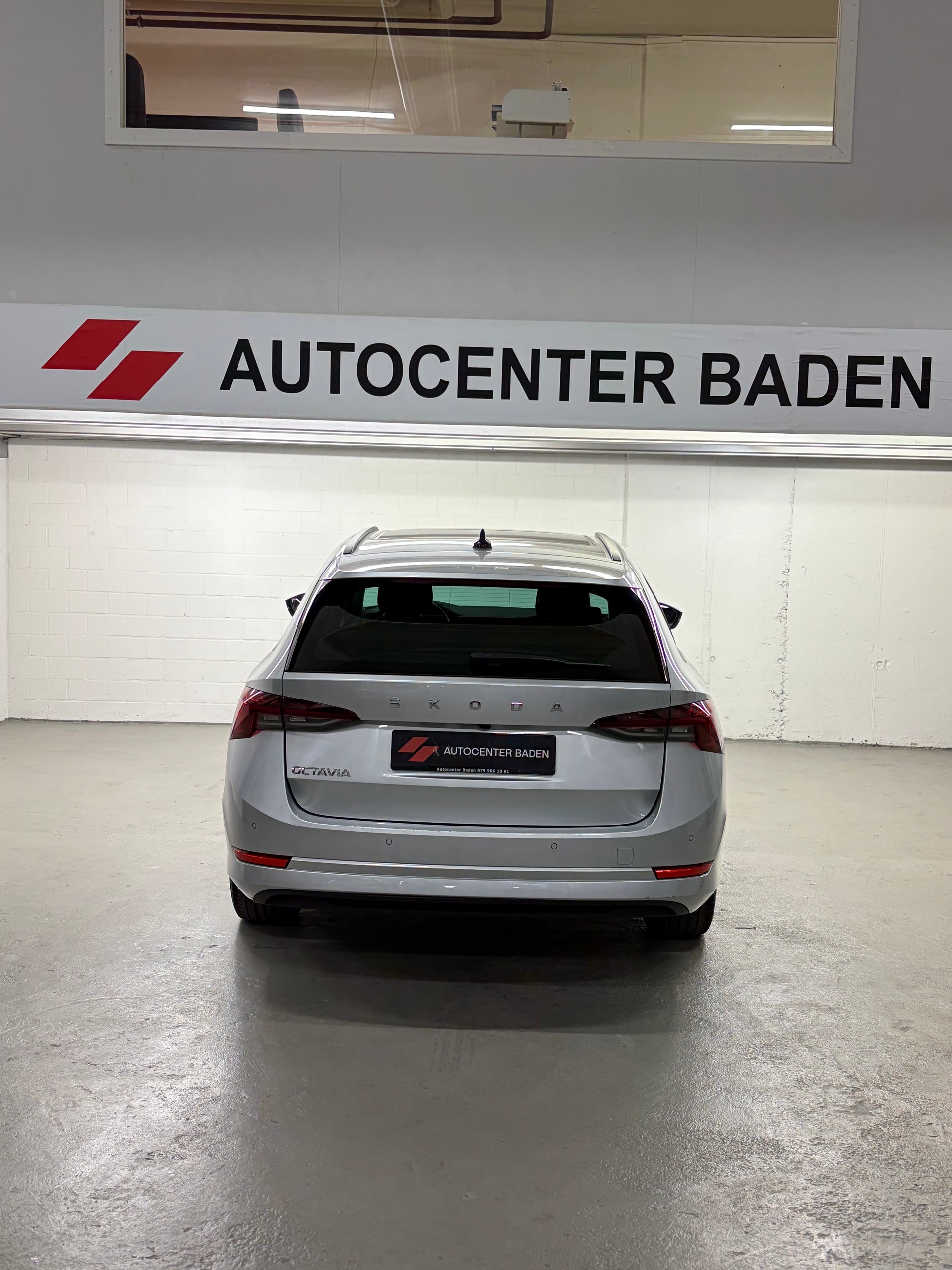 SKODA Octavia Combi 2.0 TDI DSG Style-image-4