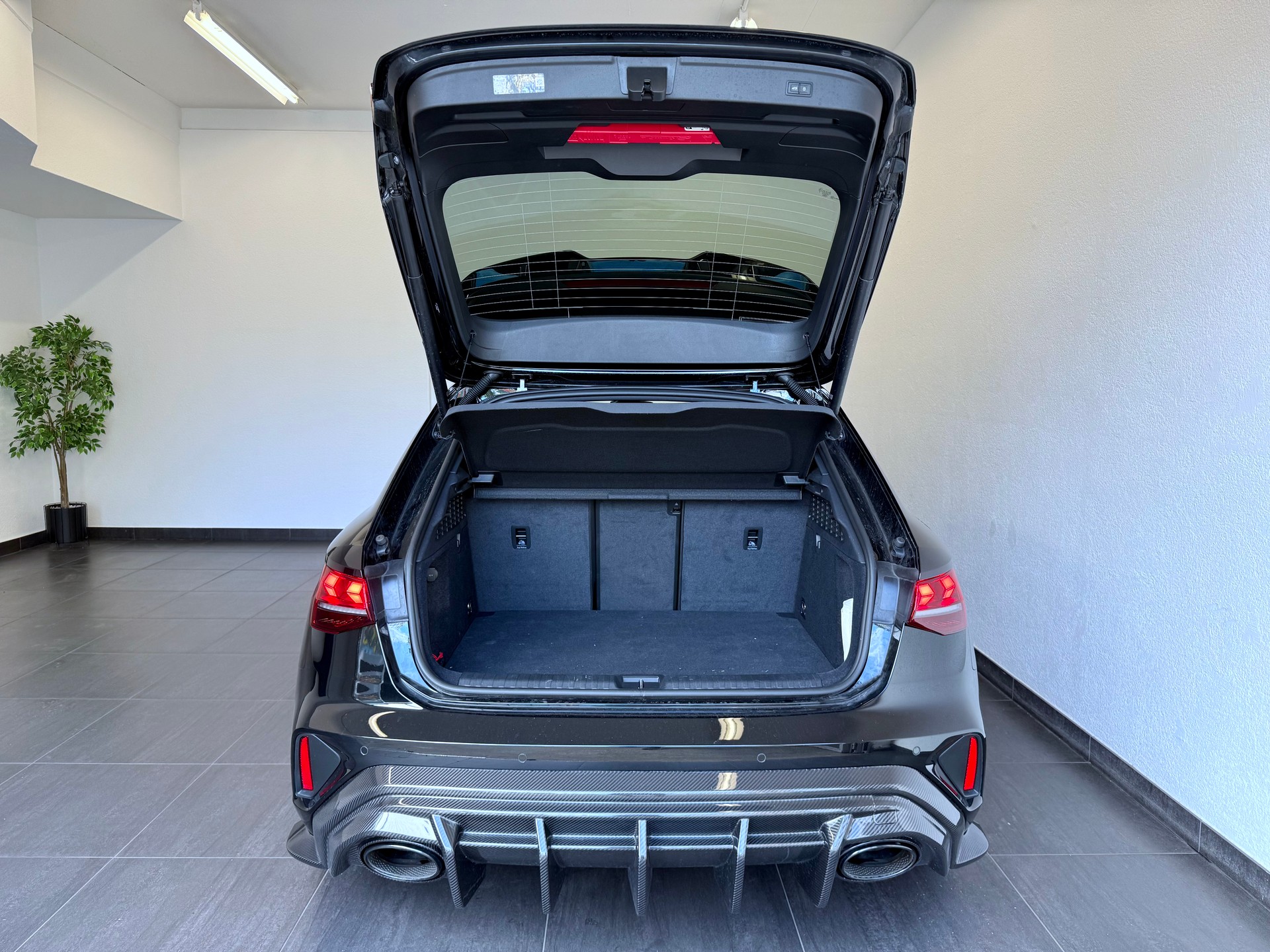 AUDI RS3 Sportback "UNIKAT" mit Schalensitze 2.5 TSI quattro S-tronic-image-12