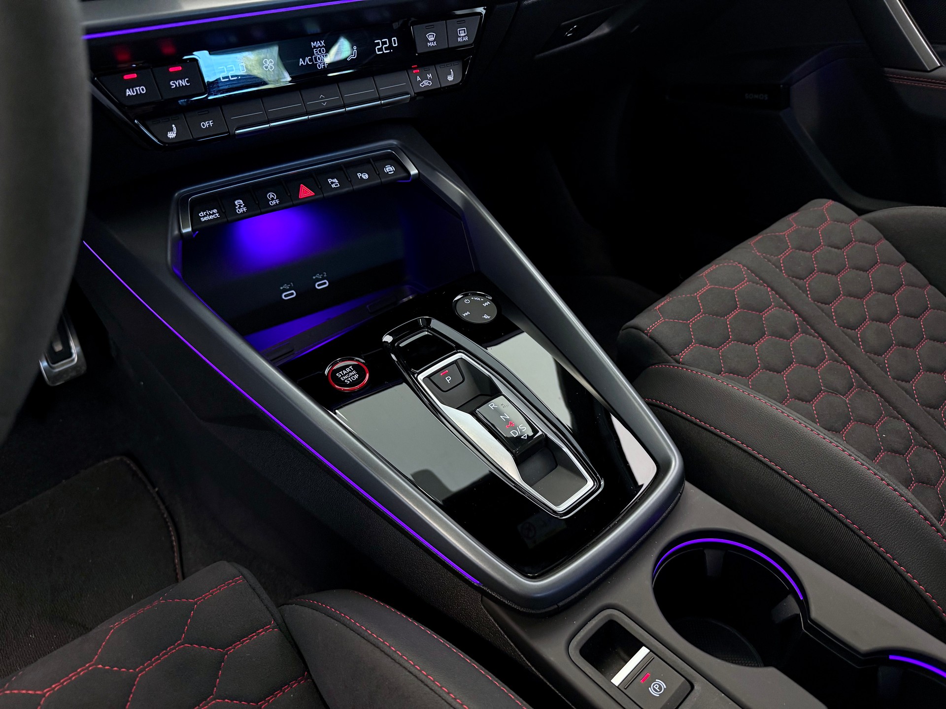AUDI RS3 Sportback "UNIKAT" mit Schalensitze 2.5 TSI quattro S-tronic-image-25