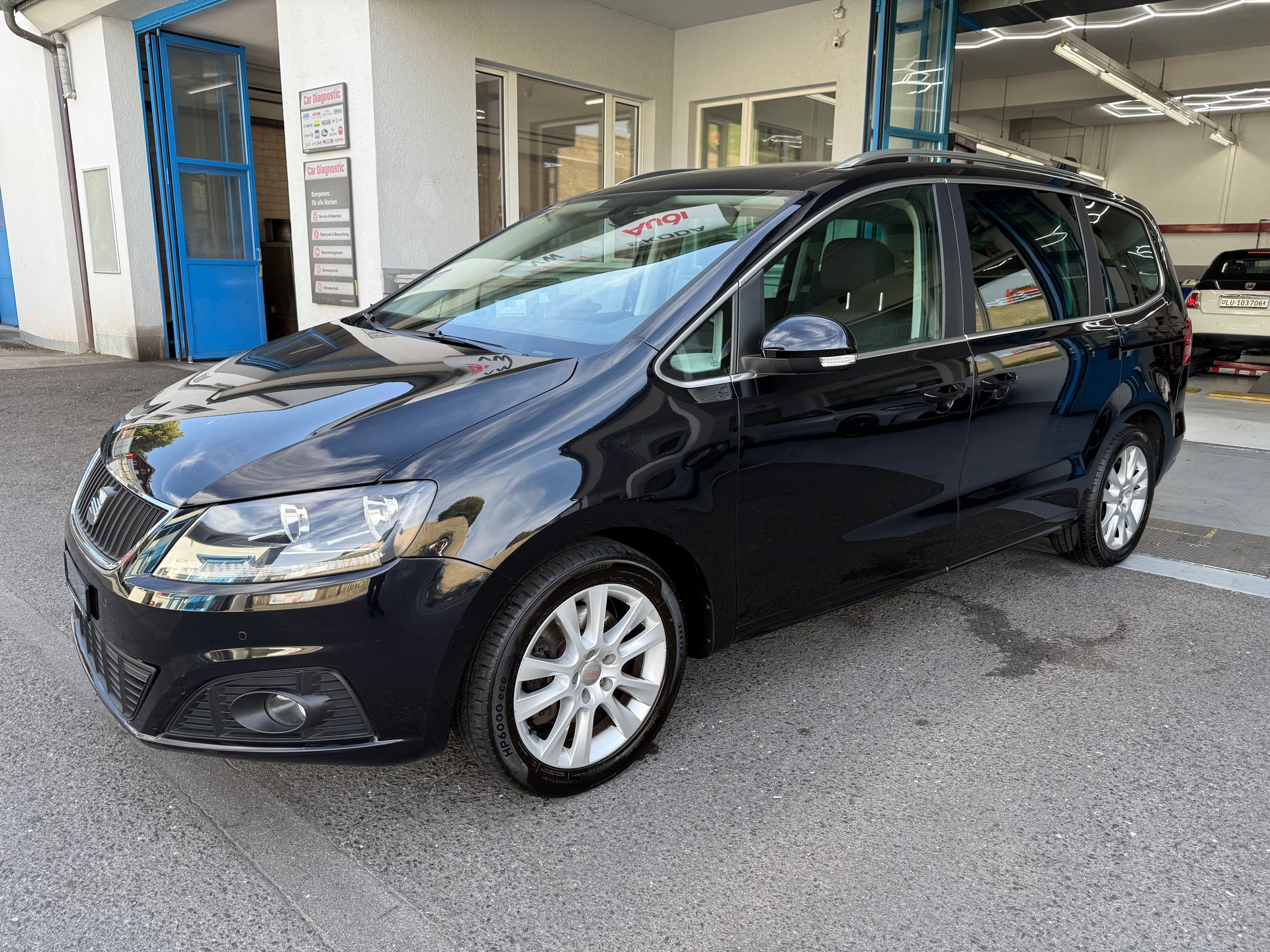 SEAT ALHAMBRA-showroom-element-2