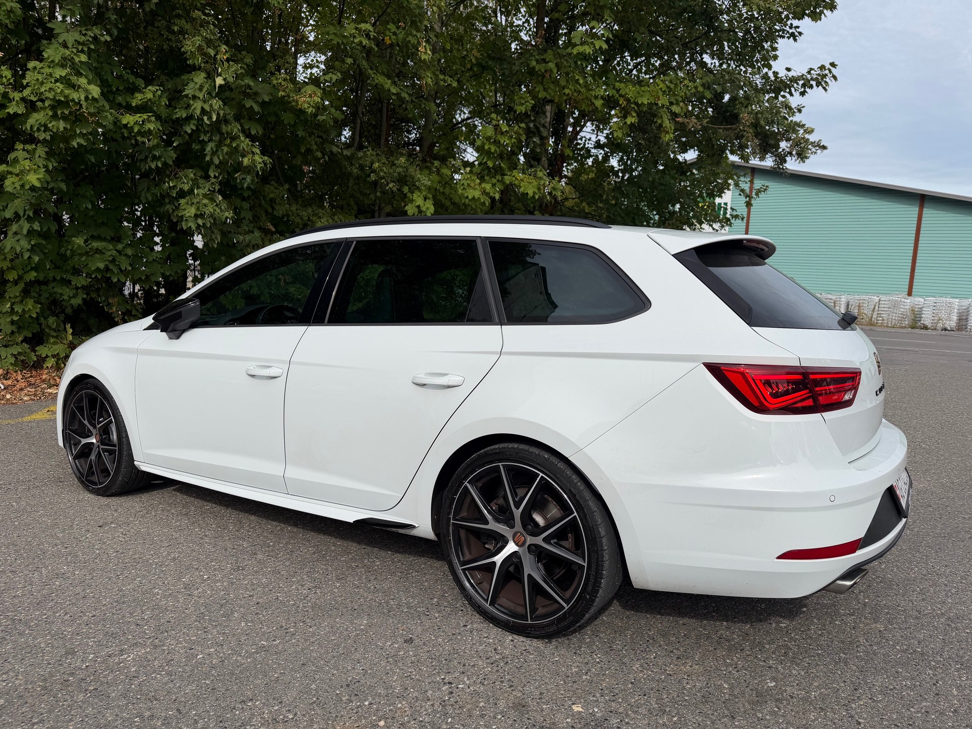SEAT Leon ST 2.0 Eco TSI Swiss Cupra 4Drive DSG-showroom-element-2