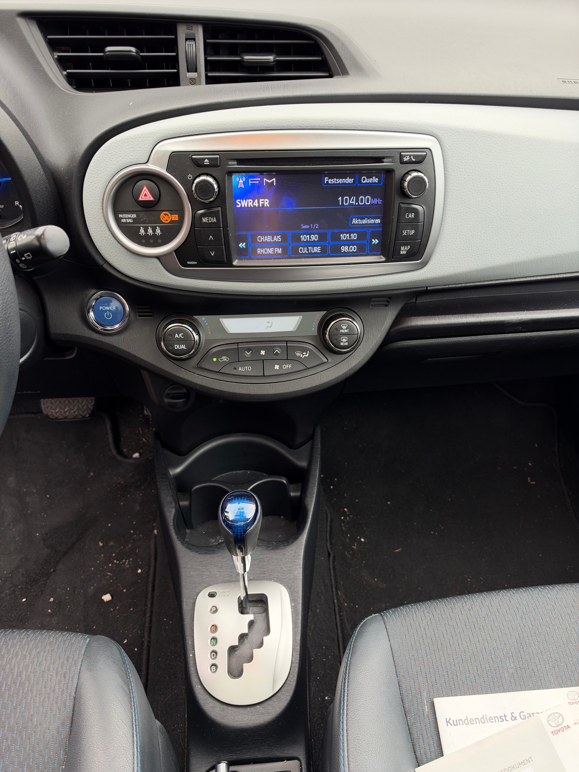 TOYOTA Yaris 1.5 VVT-i Hybrid Sol CVT-image-13