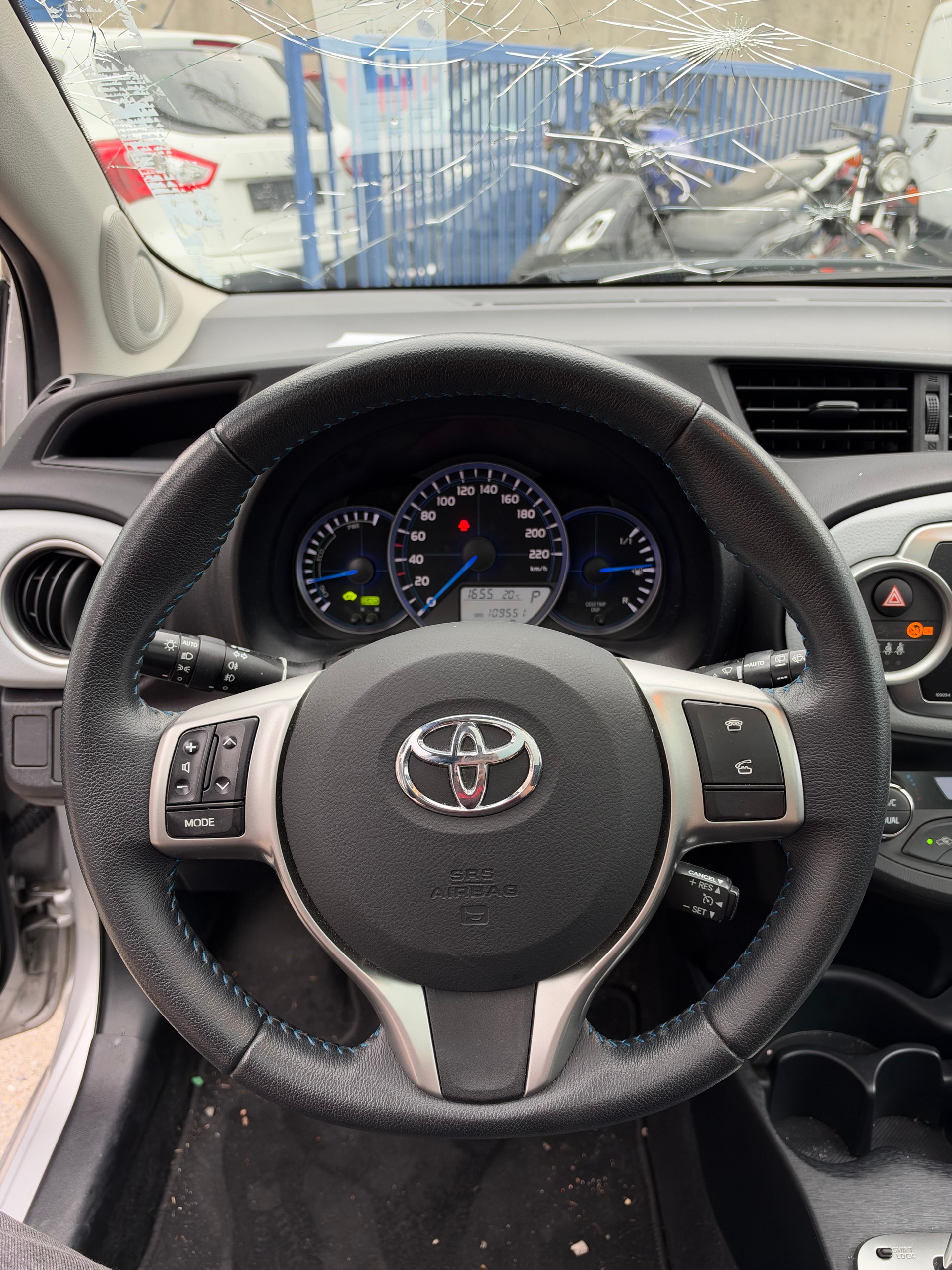 TOYOTA Yaris 1.5 VVT-i Hybrid Sol CVT-image-12